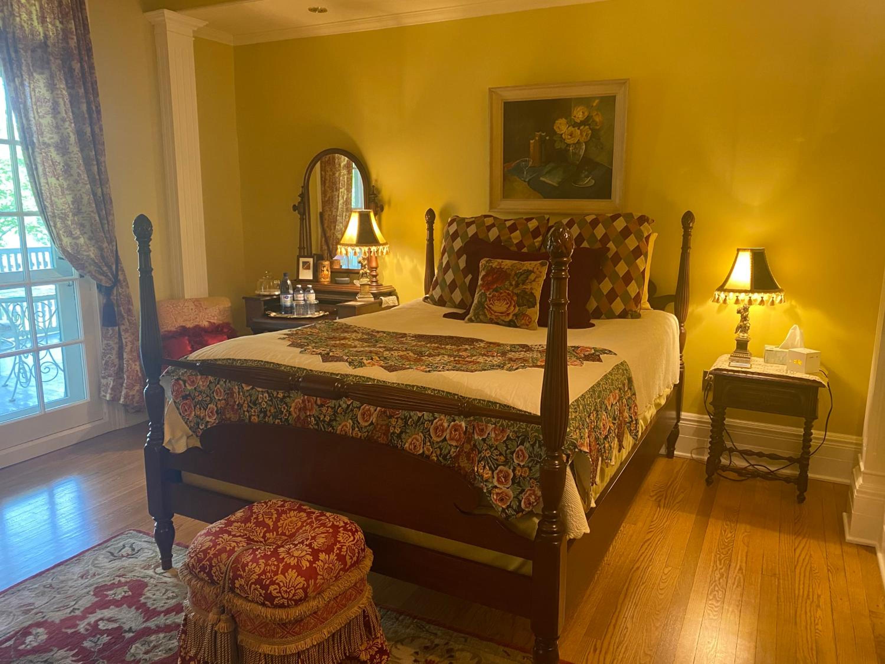 Belleville Vacations - Montrose Inn - Property Image 21