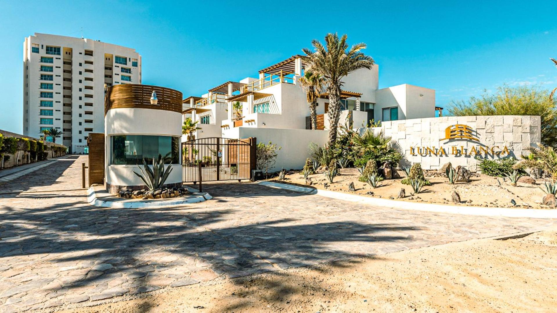 Luna Blanca Penthouse by Kivoya