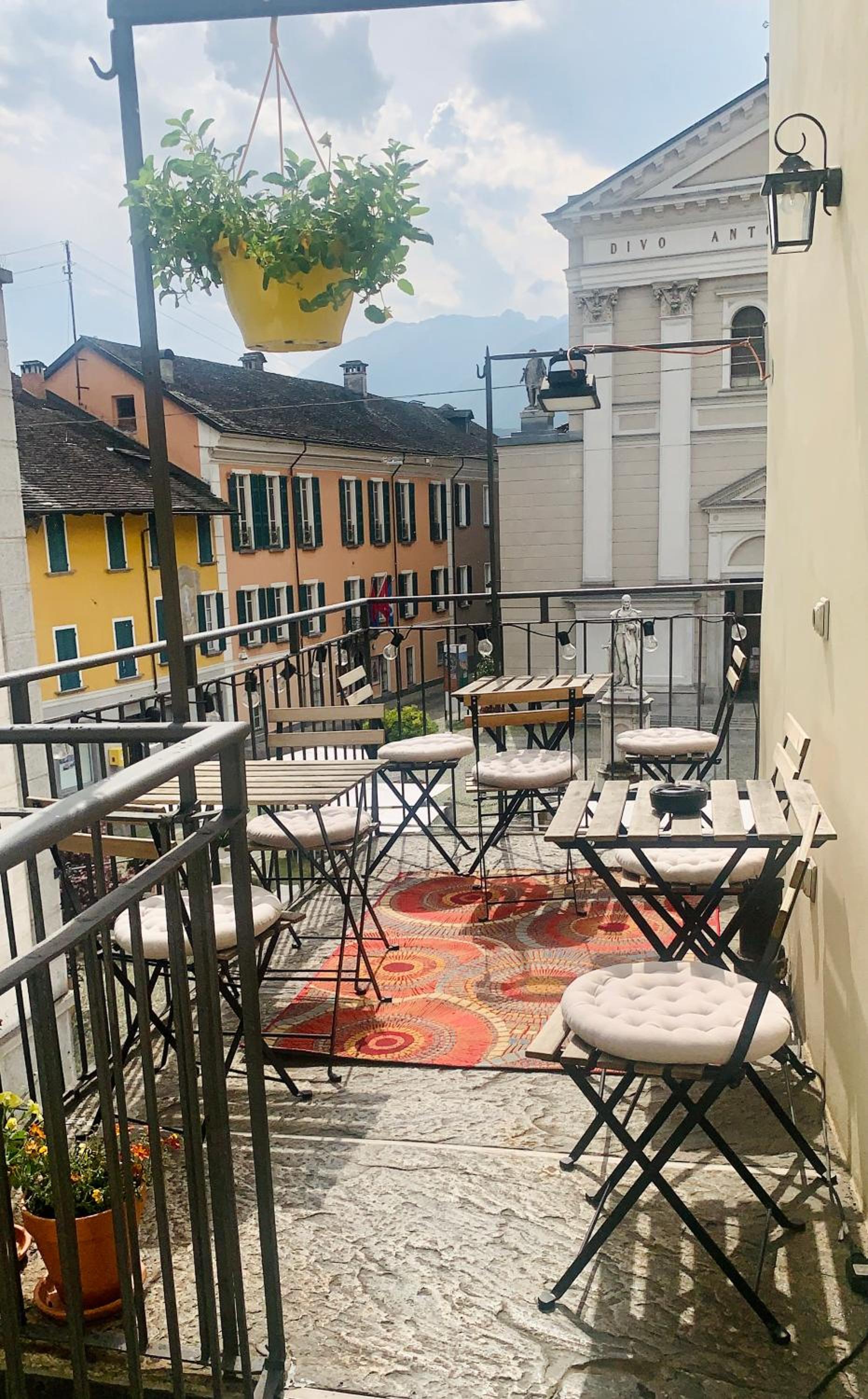 balcony