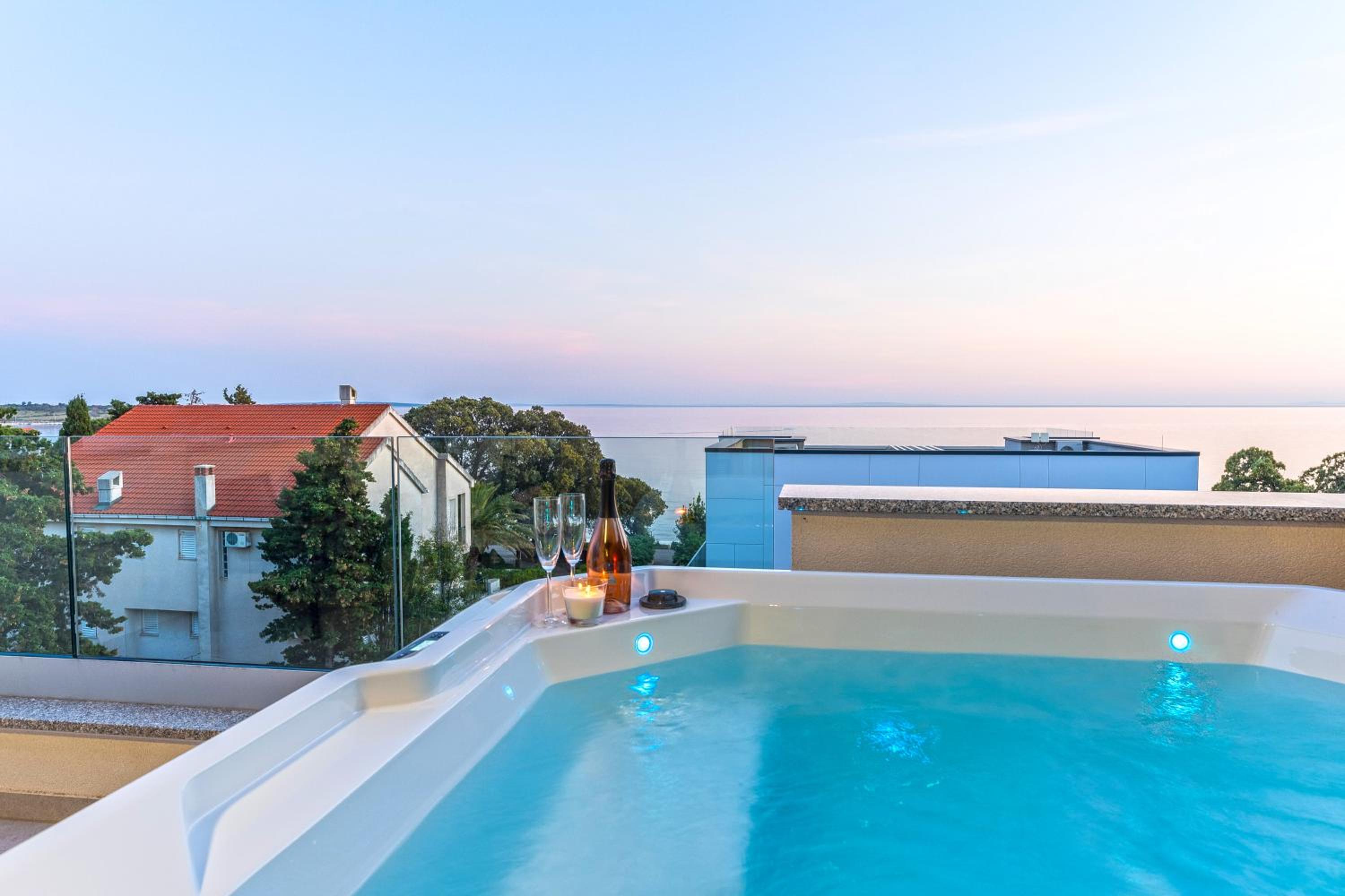 Penthouse Apartment Perla with Jacuzzi view 5