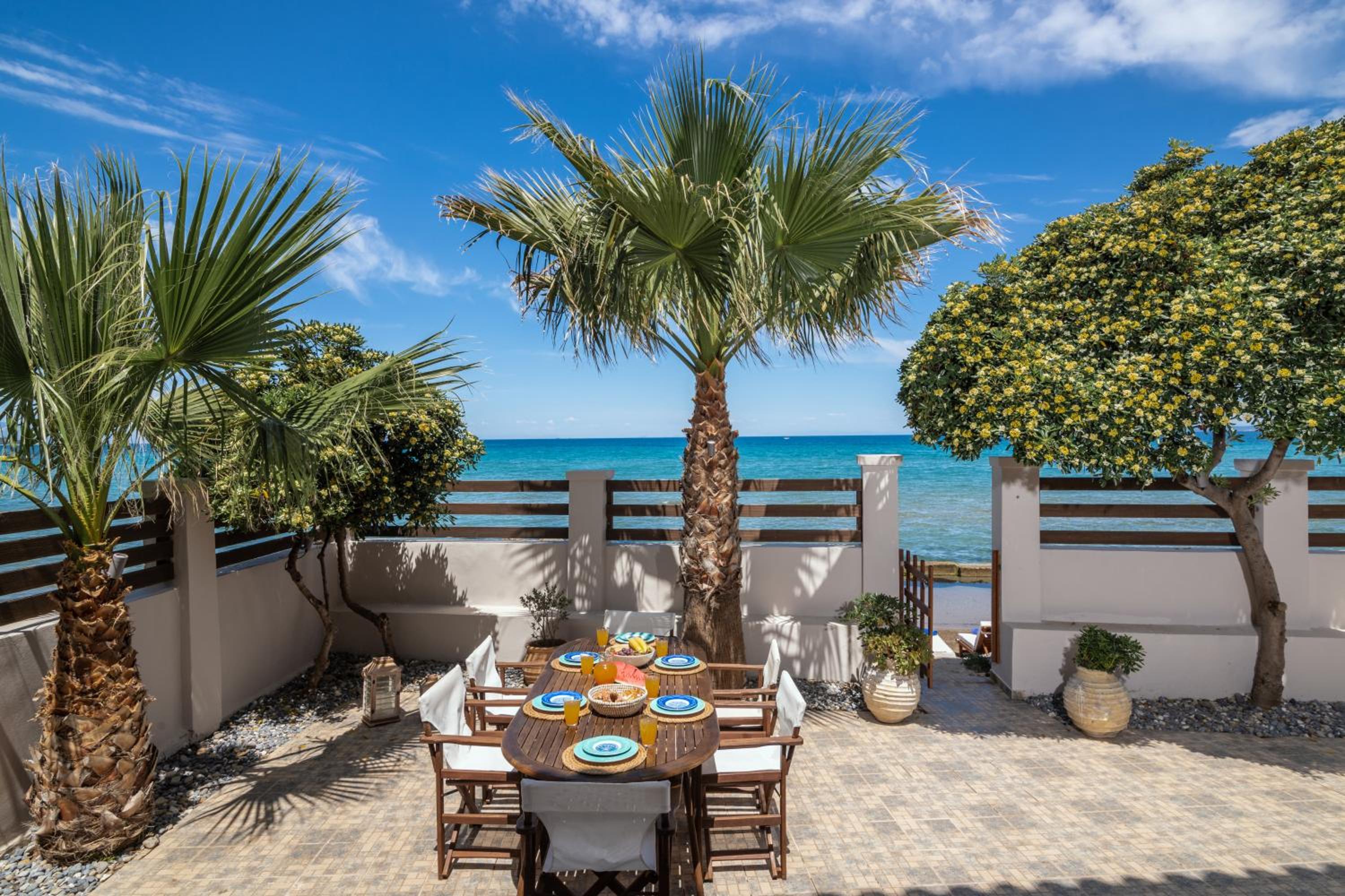 Villa Elizabeth - Seafront Classic Villa! view 3