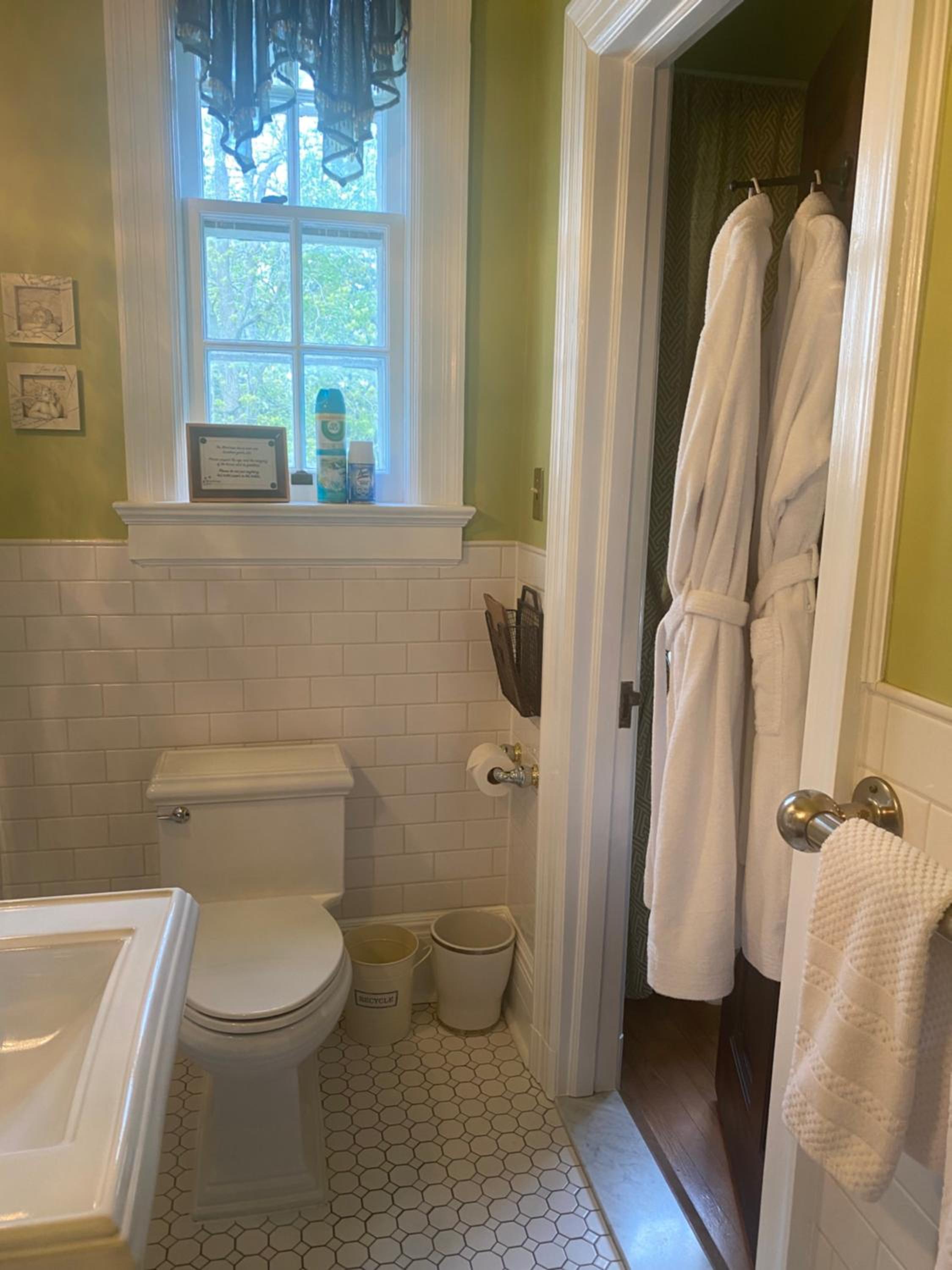 Belleville Vacations - Montrose Inn - Property Image 12