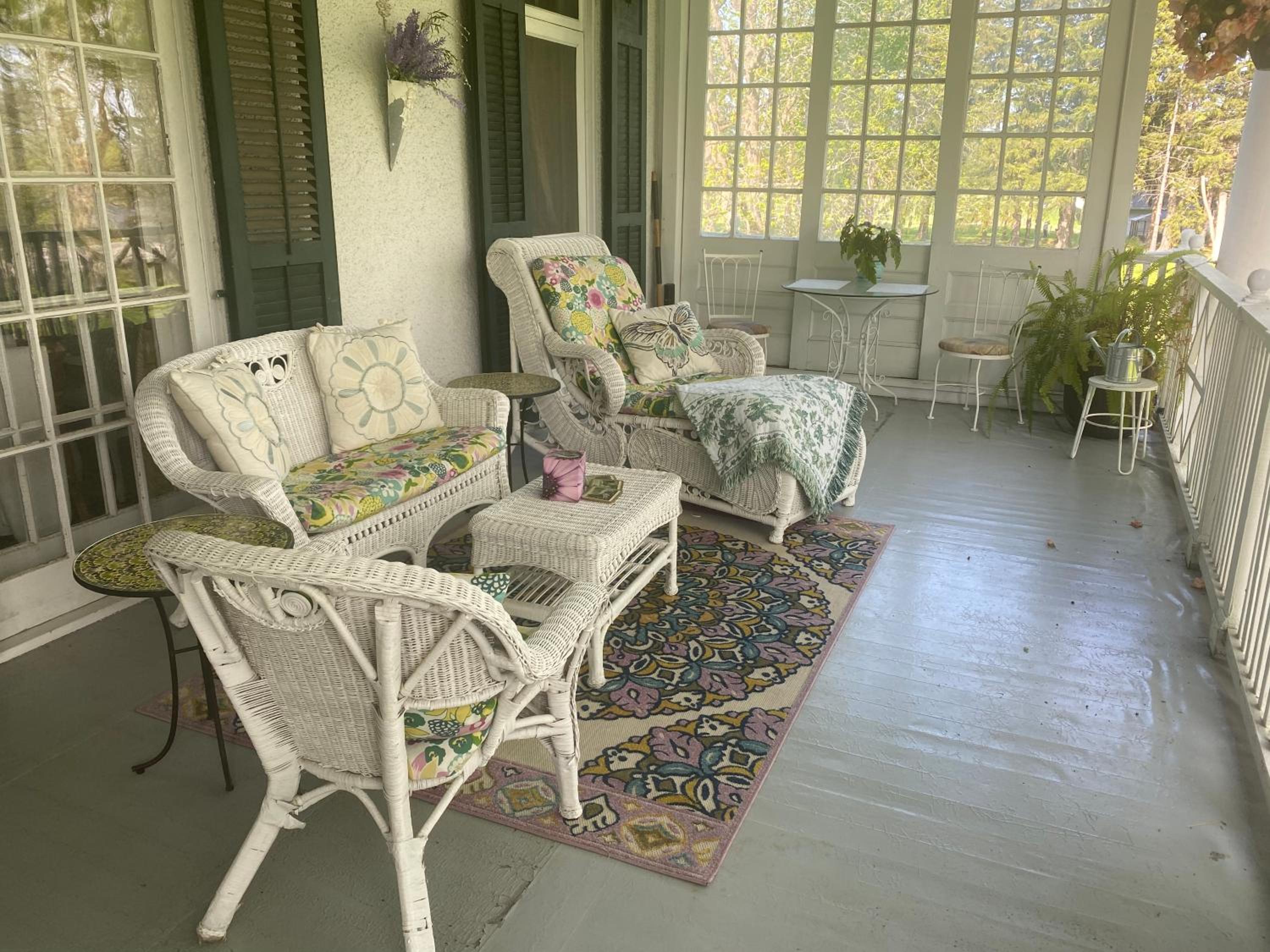 Belleville Vacations - Montrose Inn - Property Image 9