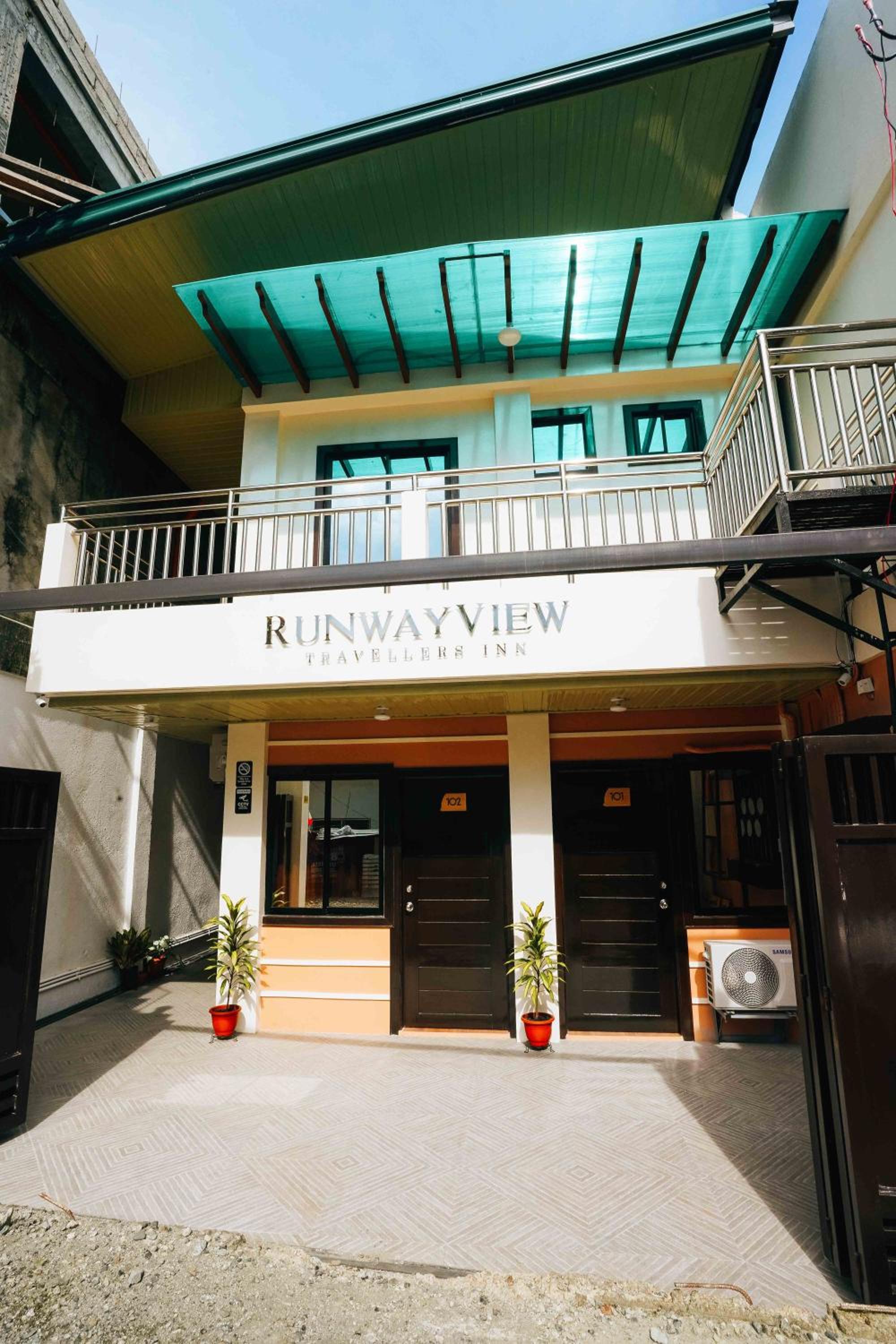RunwayView Traveller's Inn view 3
