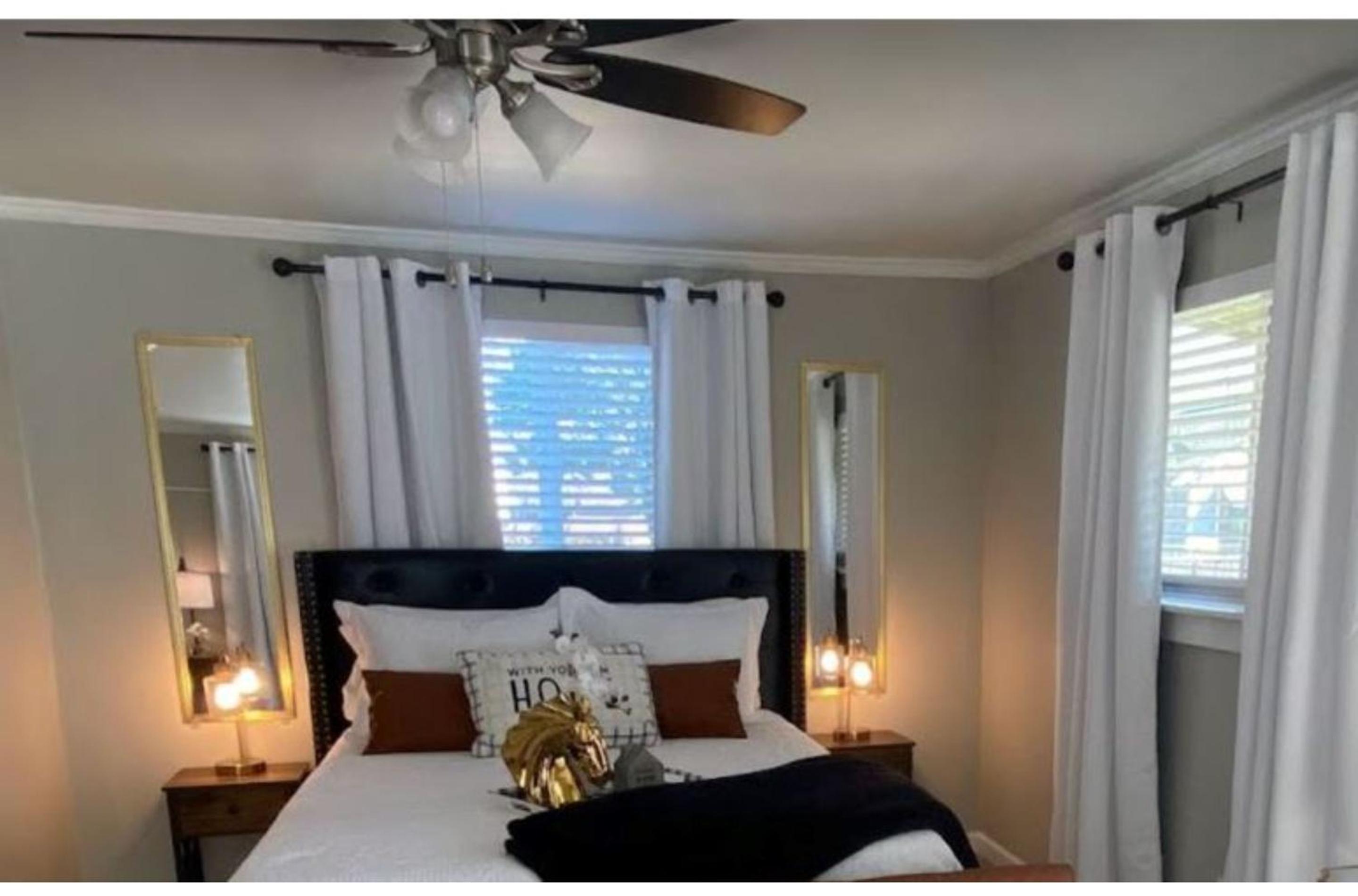 Stunning Cozy Downtown Guesthouse view 4