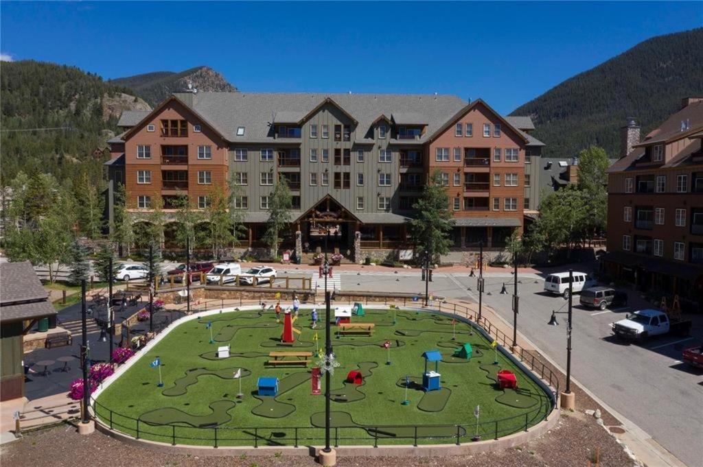 8363 Buffalo Lodge view 2