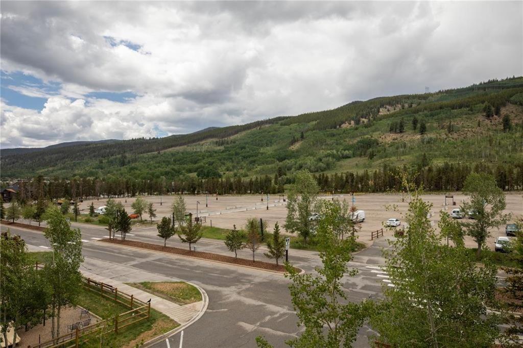 8363 Buffalo Lodge view 4