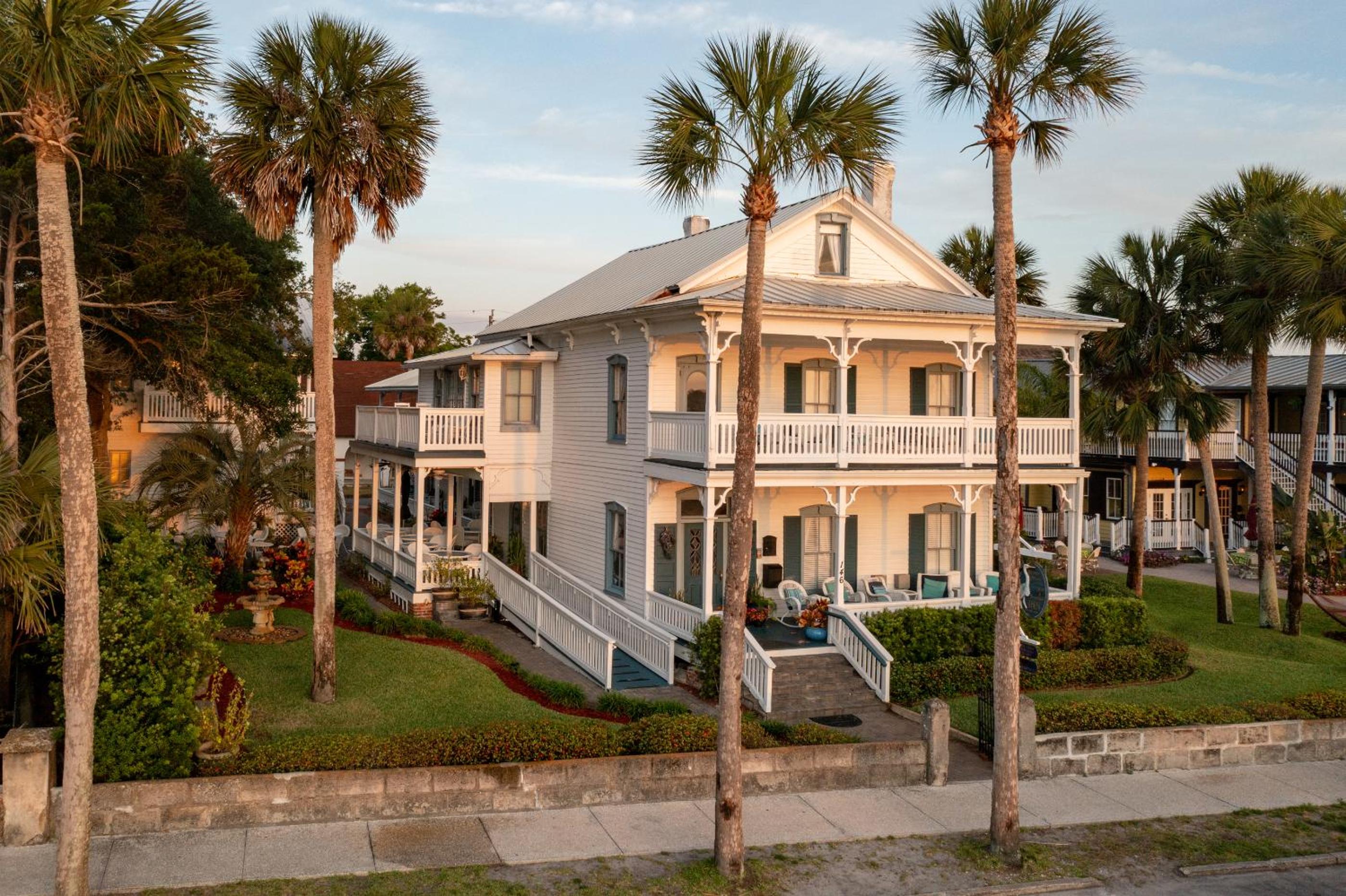 Bayfront Westcott House Bed & Breakfast
