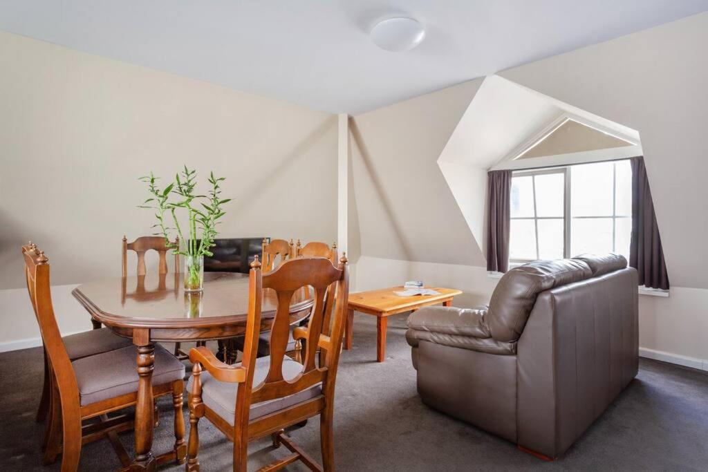 Upstairs Studio Apartment with street access view 2