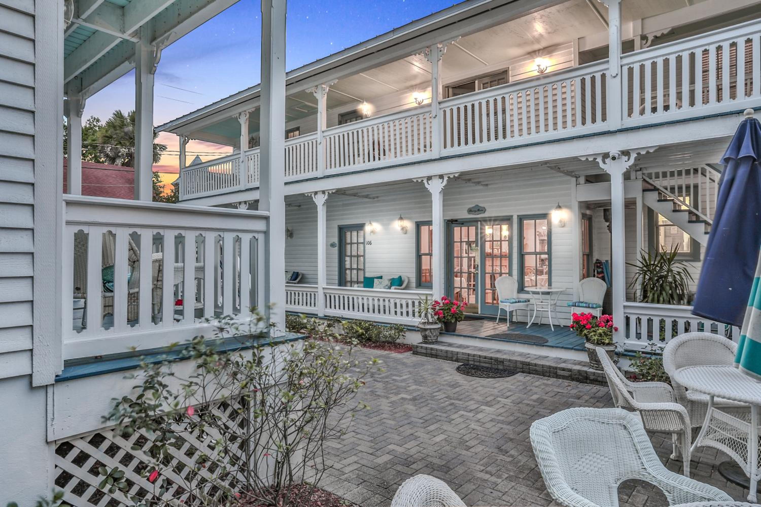 Bayfront Westcott House Bed & Breakfast