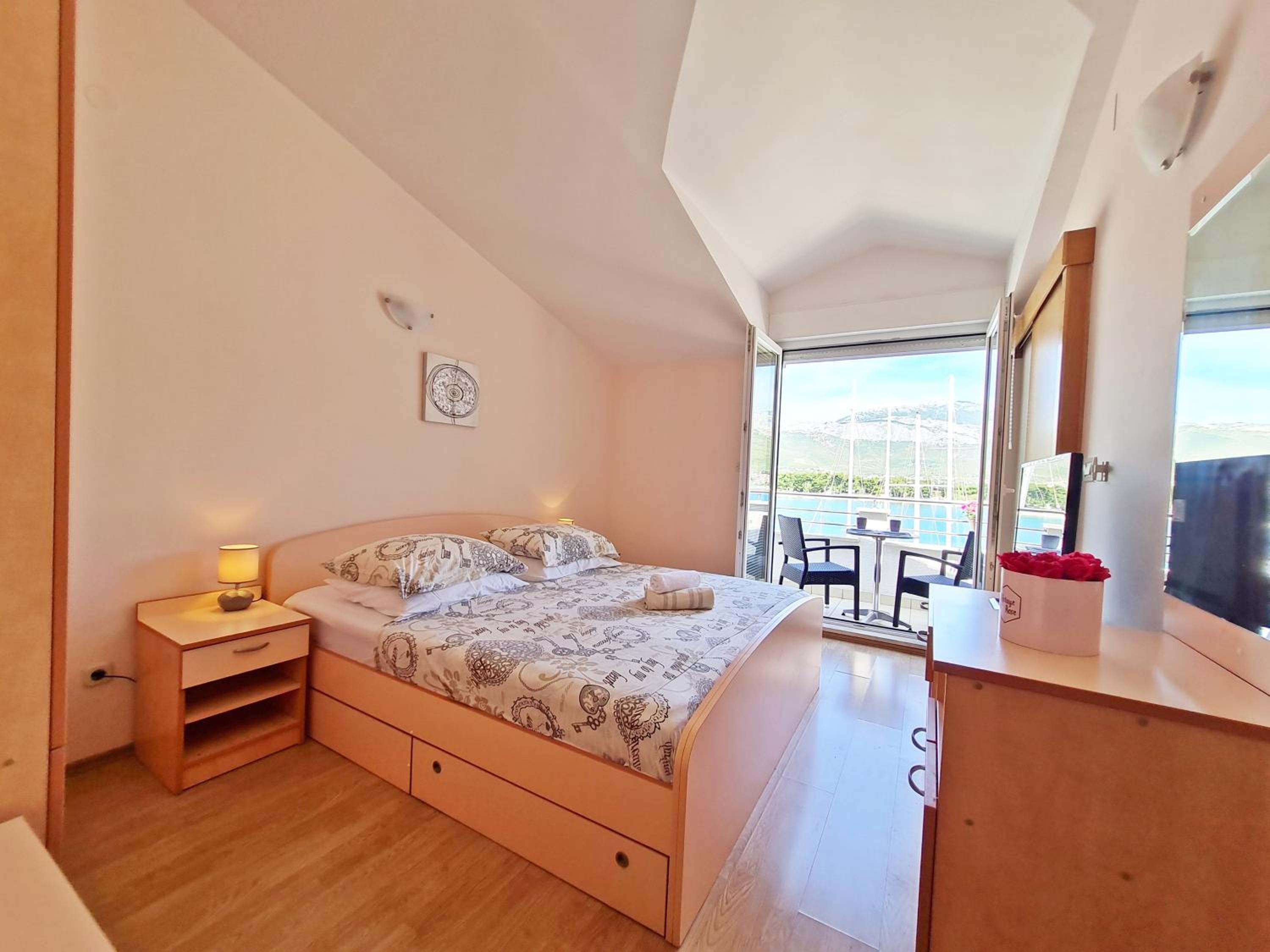 Rooms and Apartments Porat