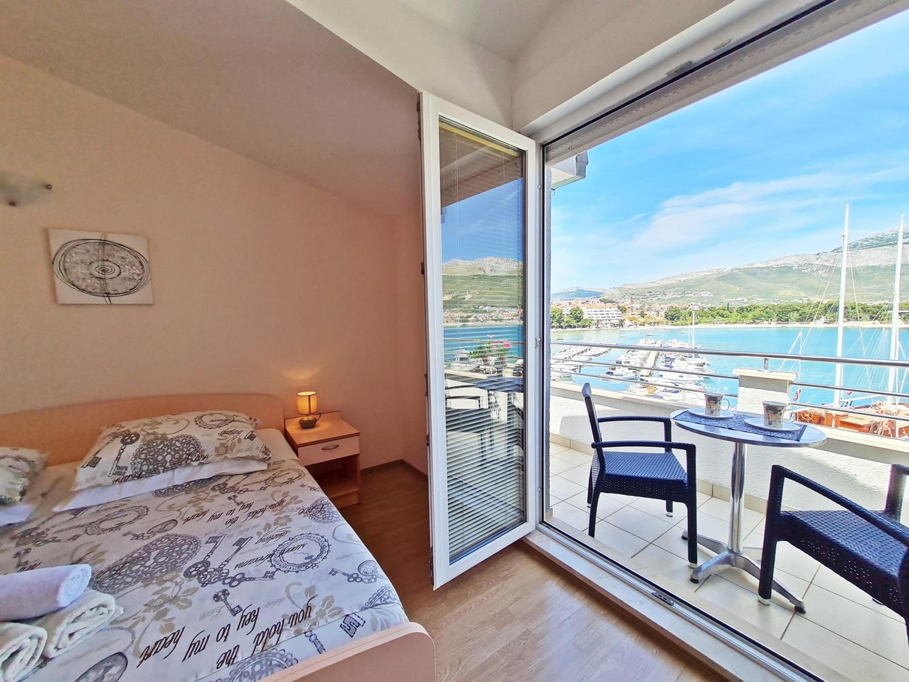 Rooms and Apartments Porat
