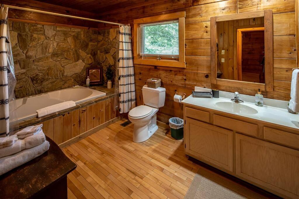 Cozy ‘Grey Fox’ Cabin Between Boone & Blowing Rock view 5