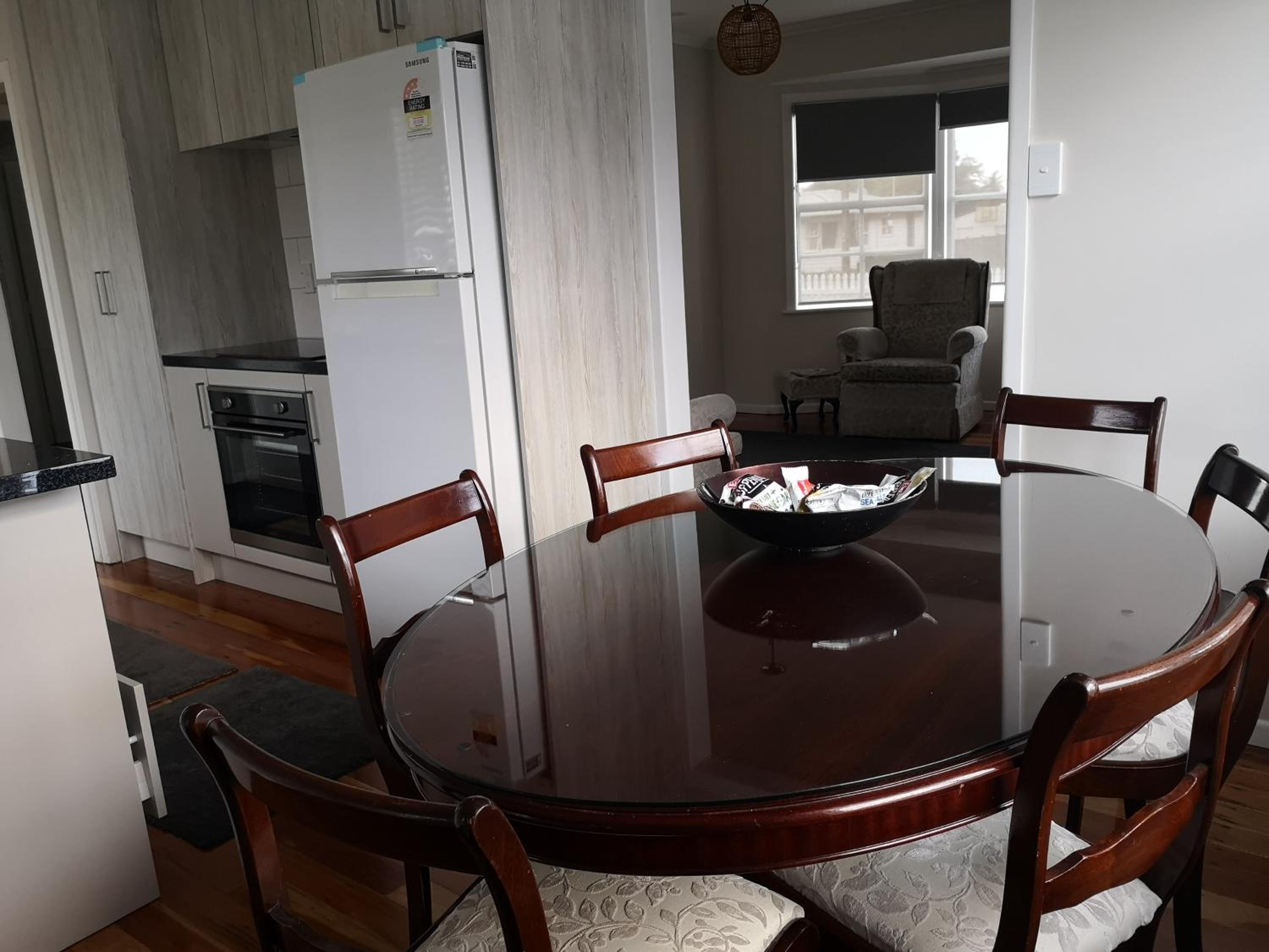Cheerful 4 Bedroom Holiday Home (Sleeps 7) view 4