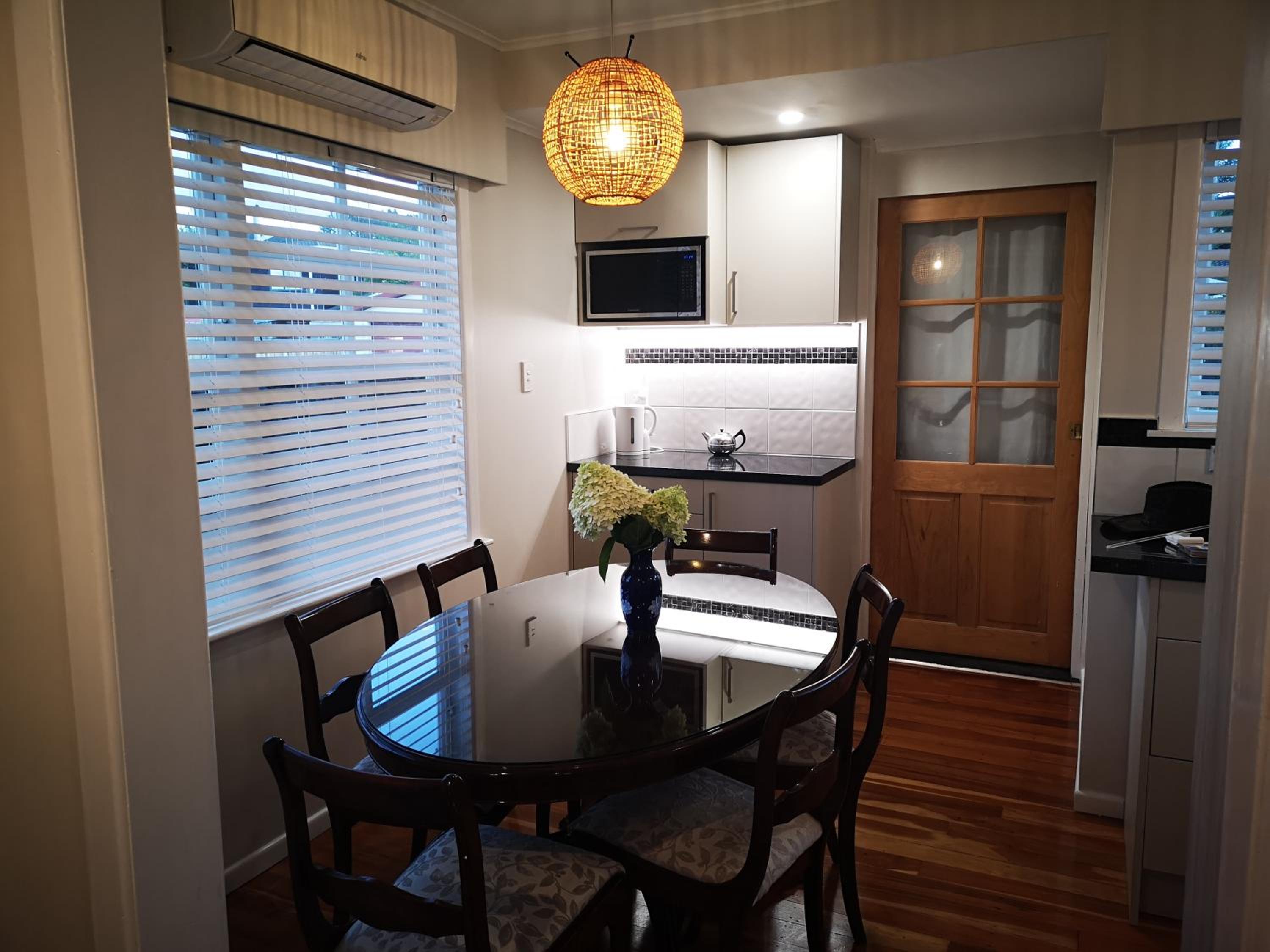 Cheerful 4 Bedroom Holiday Home (Sleeps 7) view 5