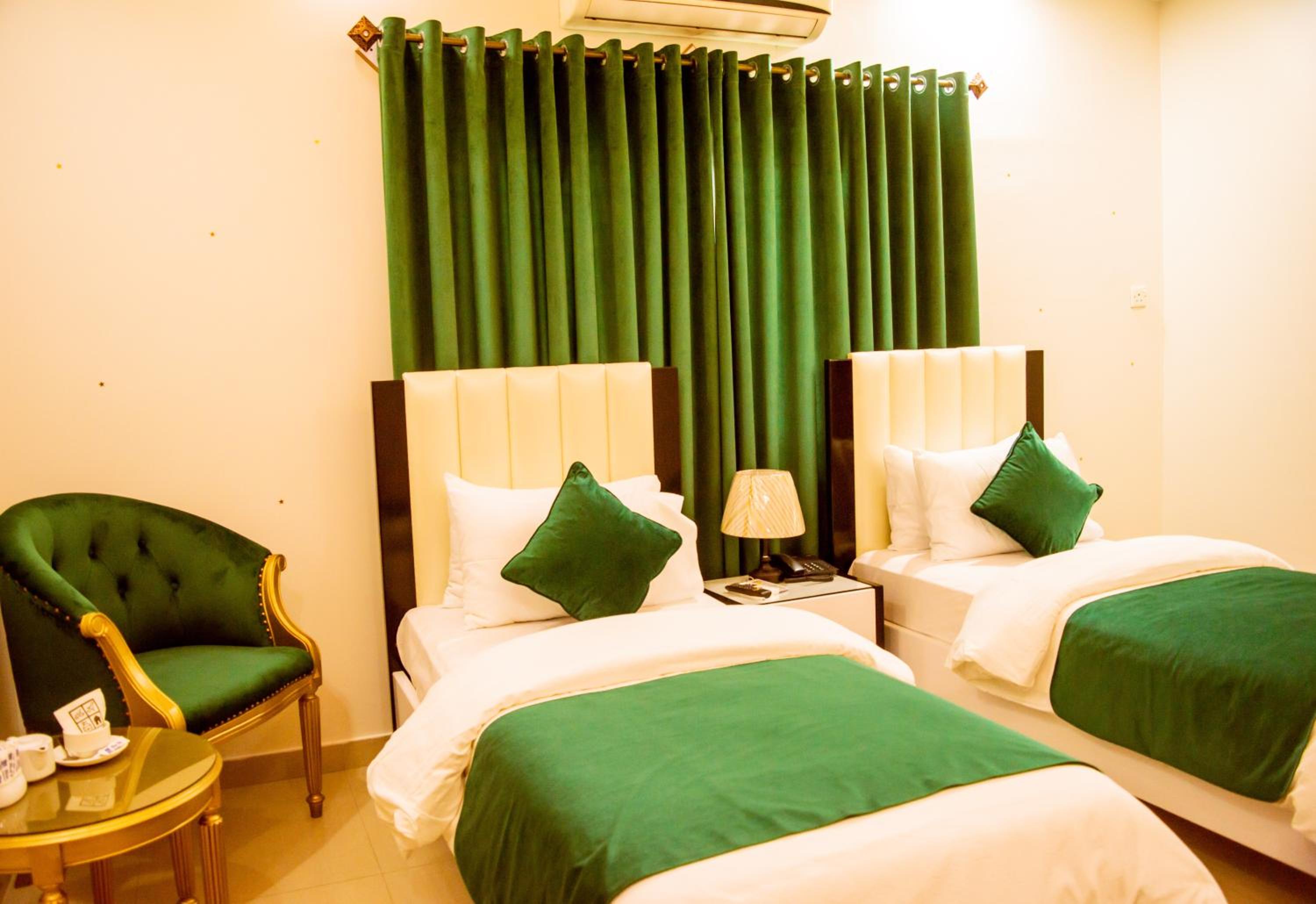 Hotel BlueSky Clifton view 3