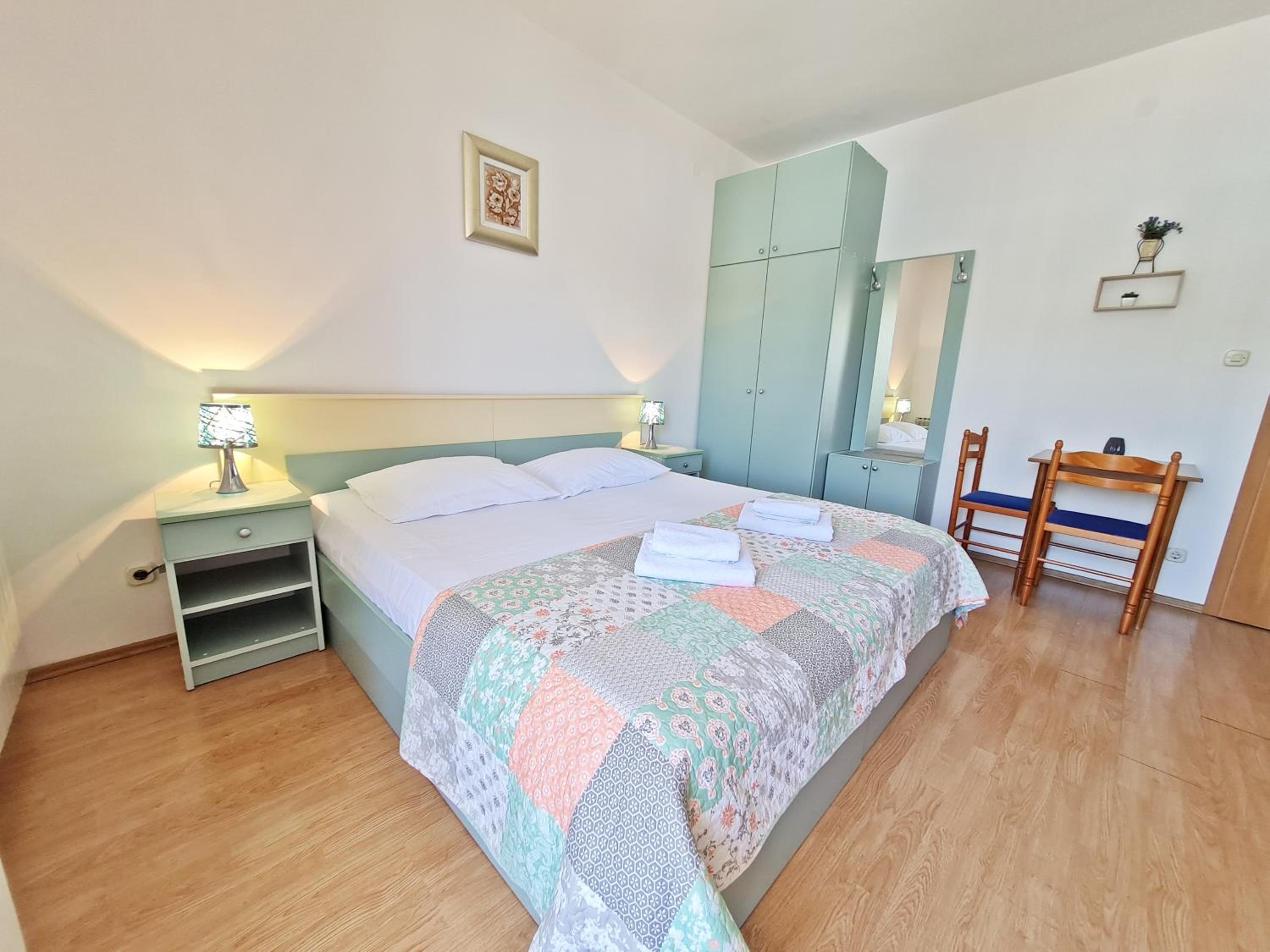 Rooms and Apartments Porat