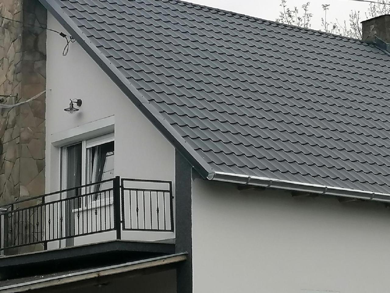 7 férőhelyes ház a tótól 15 m-re saját stéggel és csónakkal Balatonfenyvesen view 2