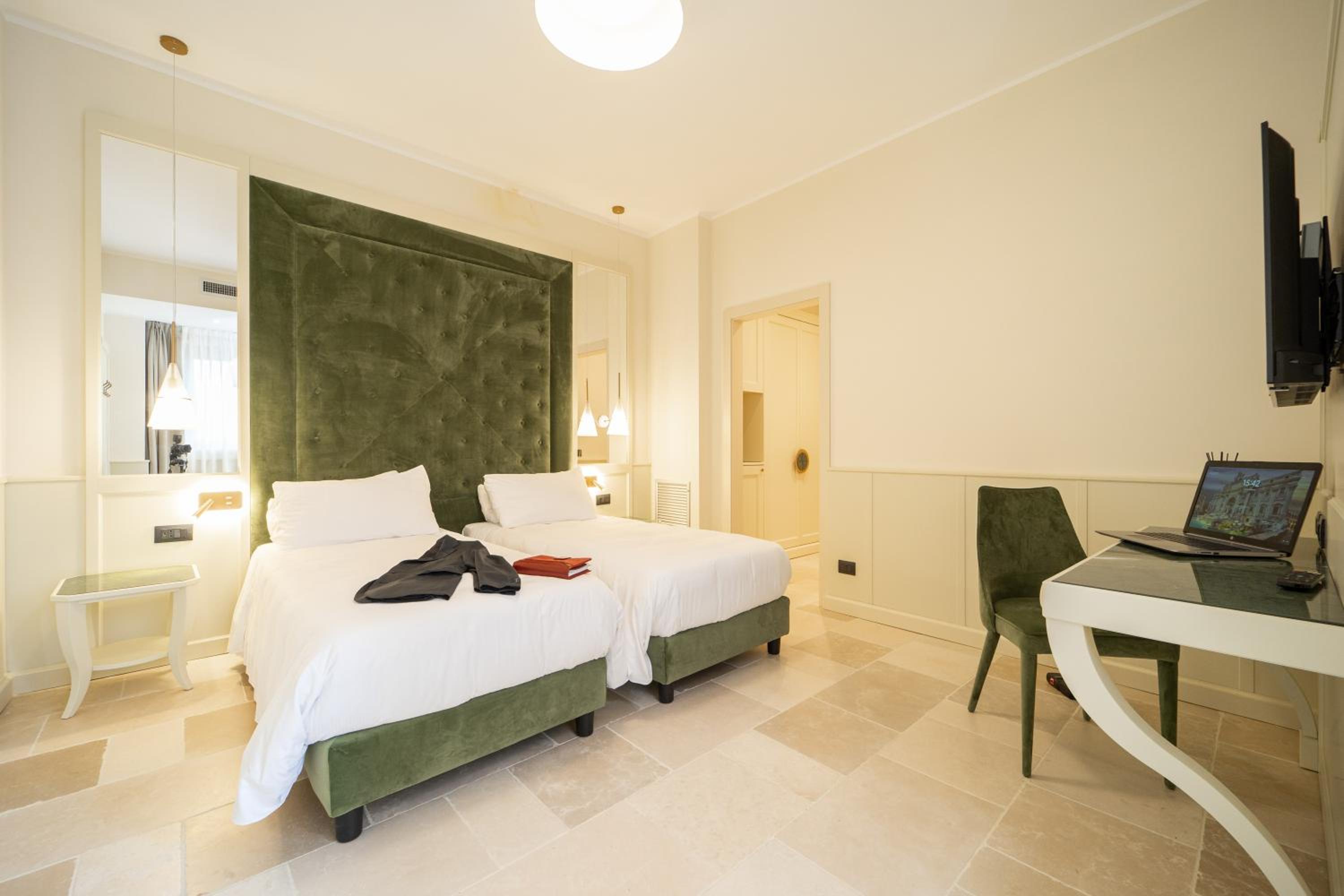Photo 44