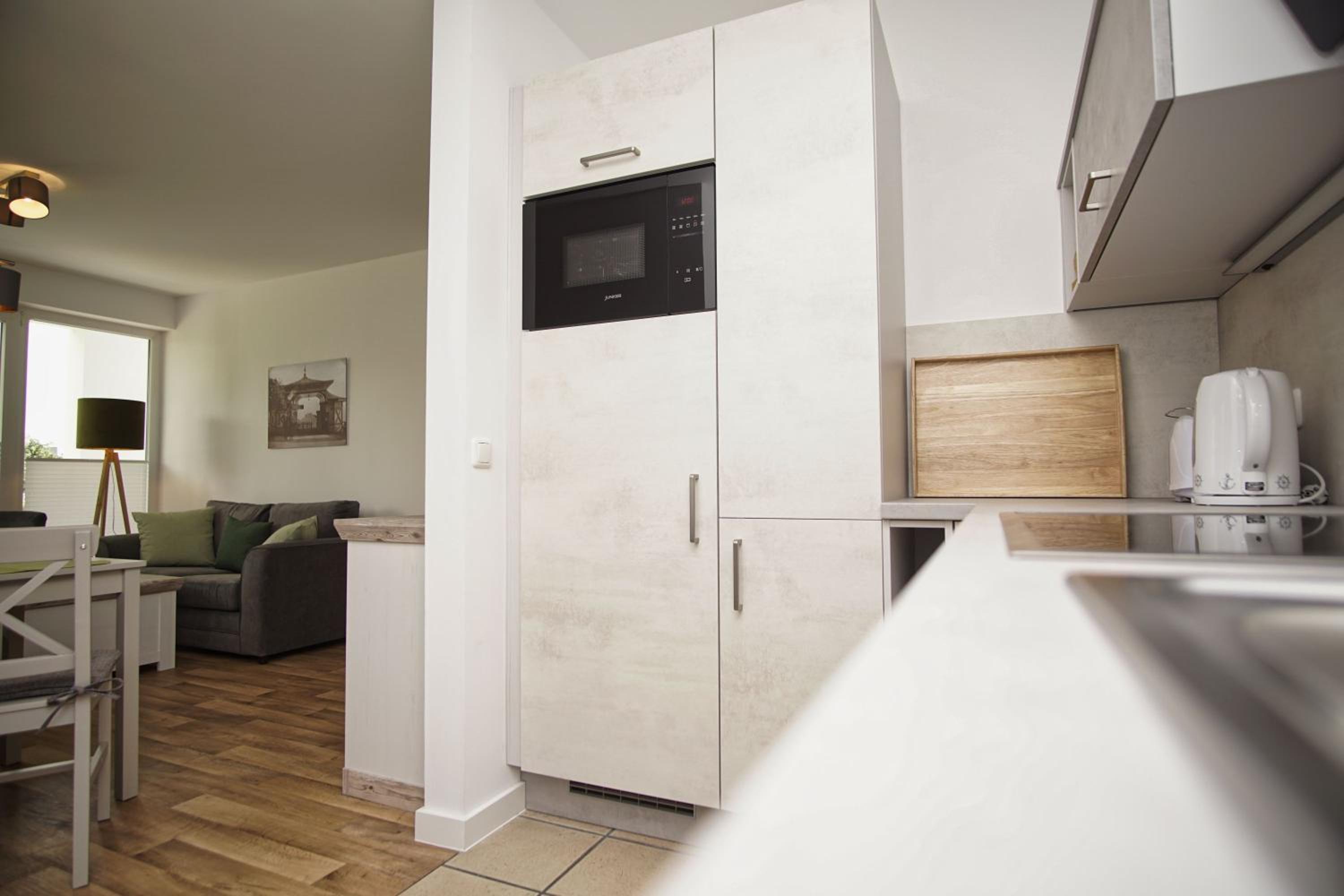 Terrasse, gratis Nutzung vom AHOI Erlebnisbad und Sauna in Sellin - Villa Karola FeWo 02