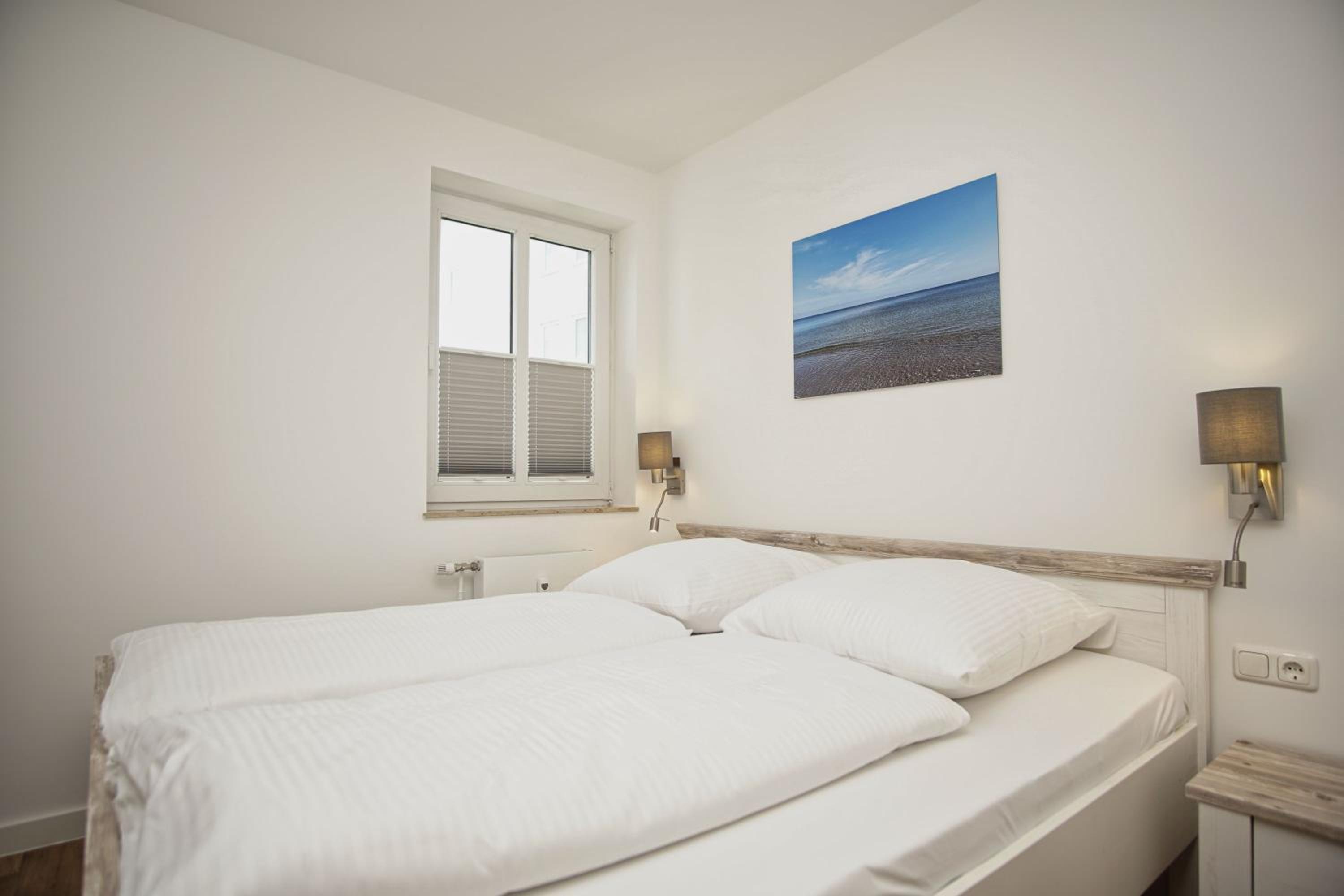 Terrasse, gratis Nutzung vom AHOI Erlebnisbad und Sauna in Sellin - Villa Karola FeWo 02