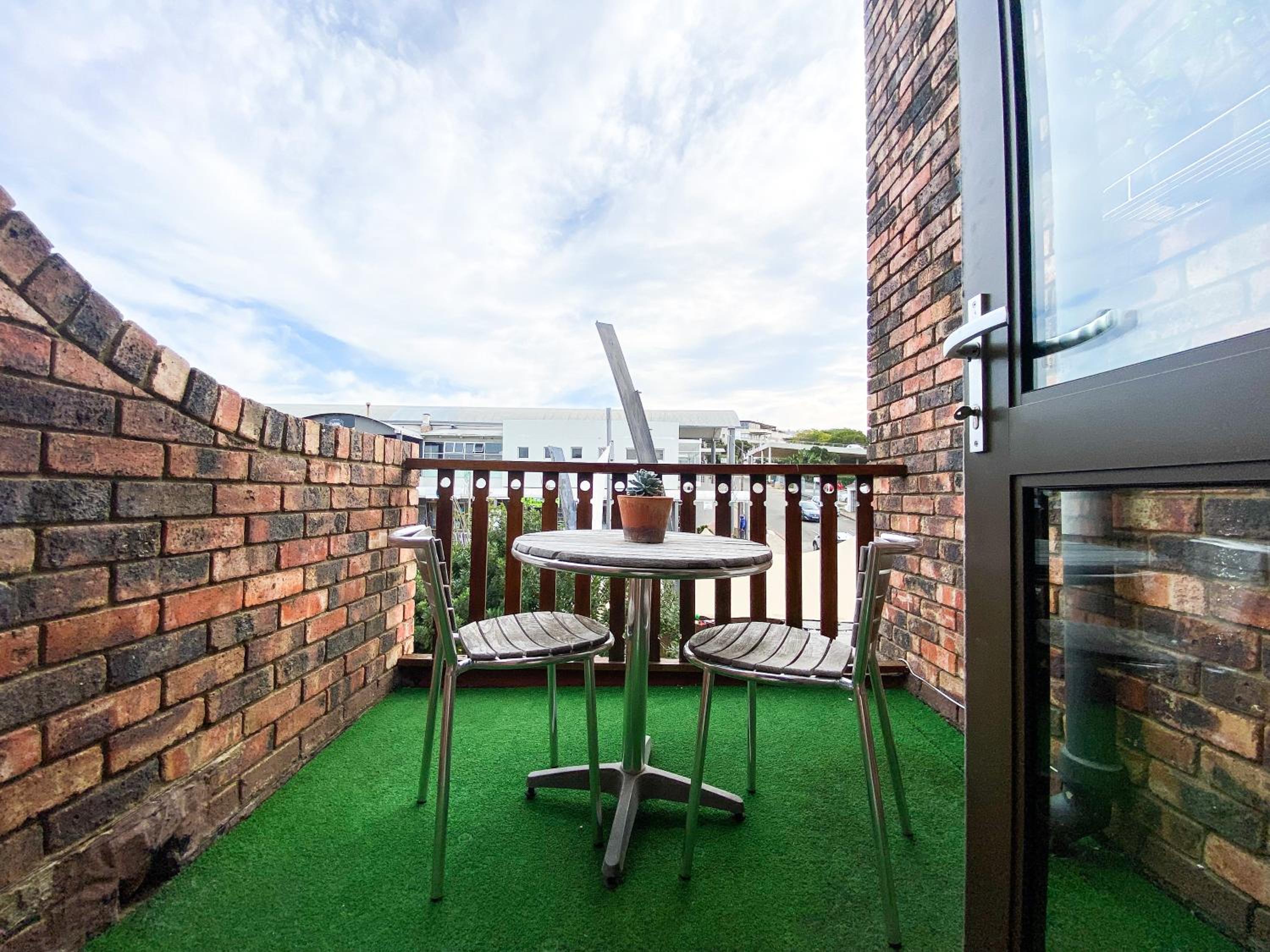 Stay On Main Plett - Contemporary 2-Bedroom Apartment view 4