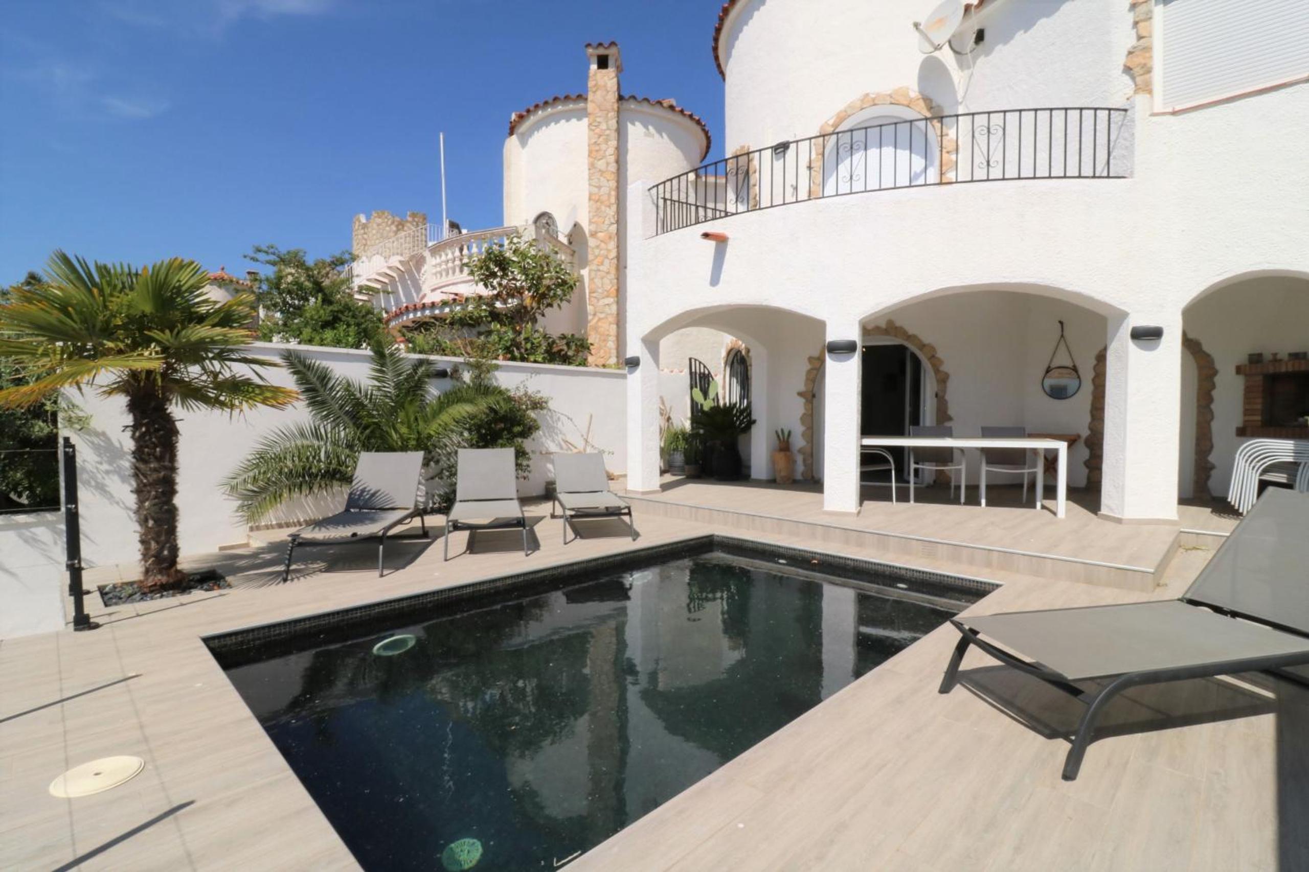 VALIRA 20D - Belle villa avec piscine et amarre view 4