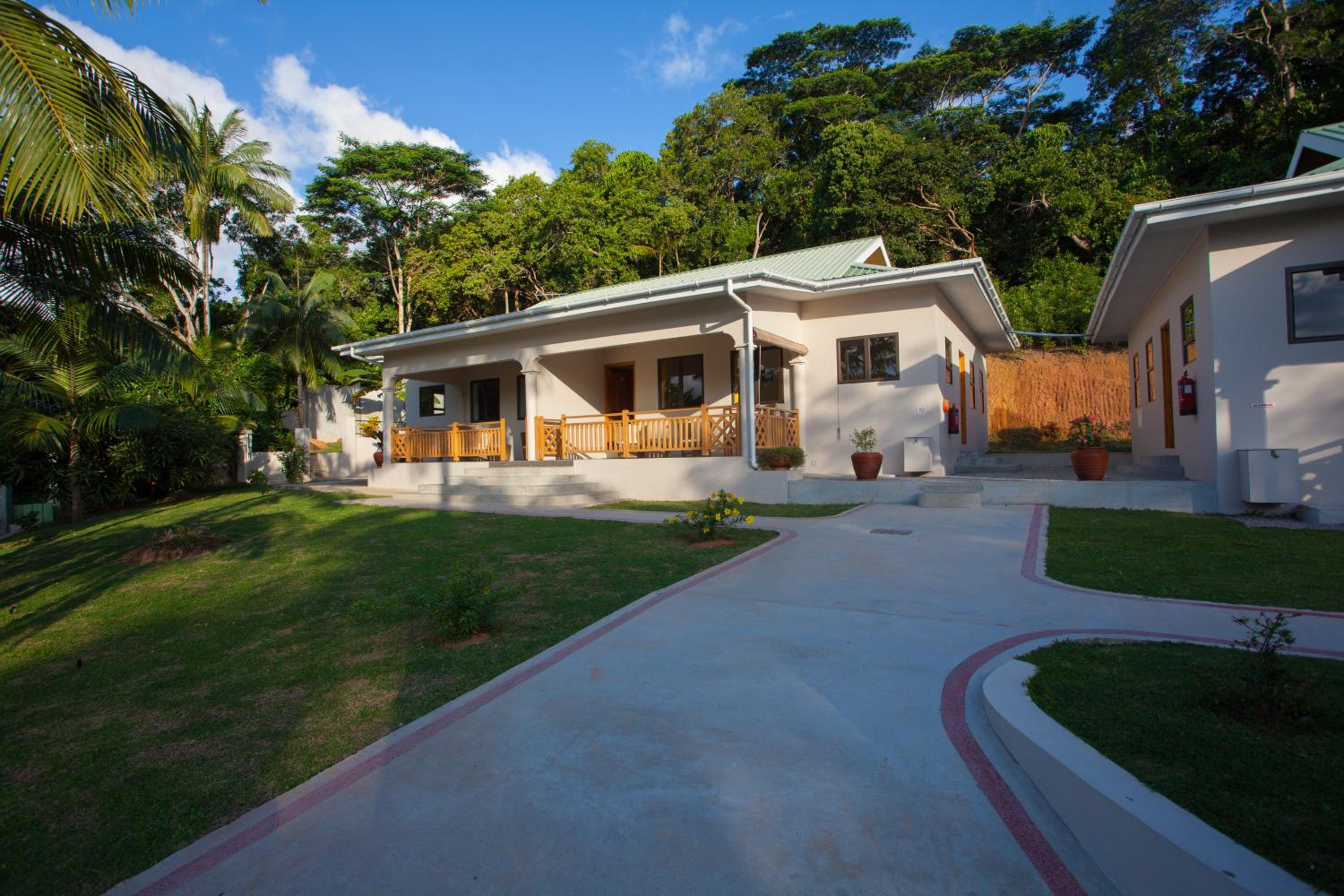 Hotel Anse Soleil Beachcomber Hotel and Self Catering - Image 1