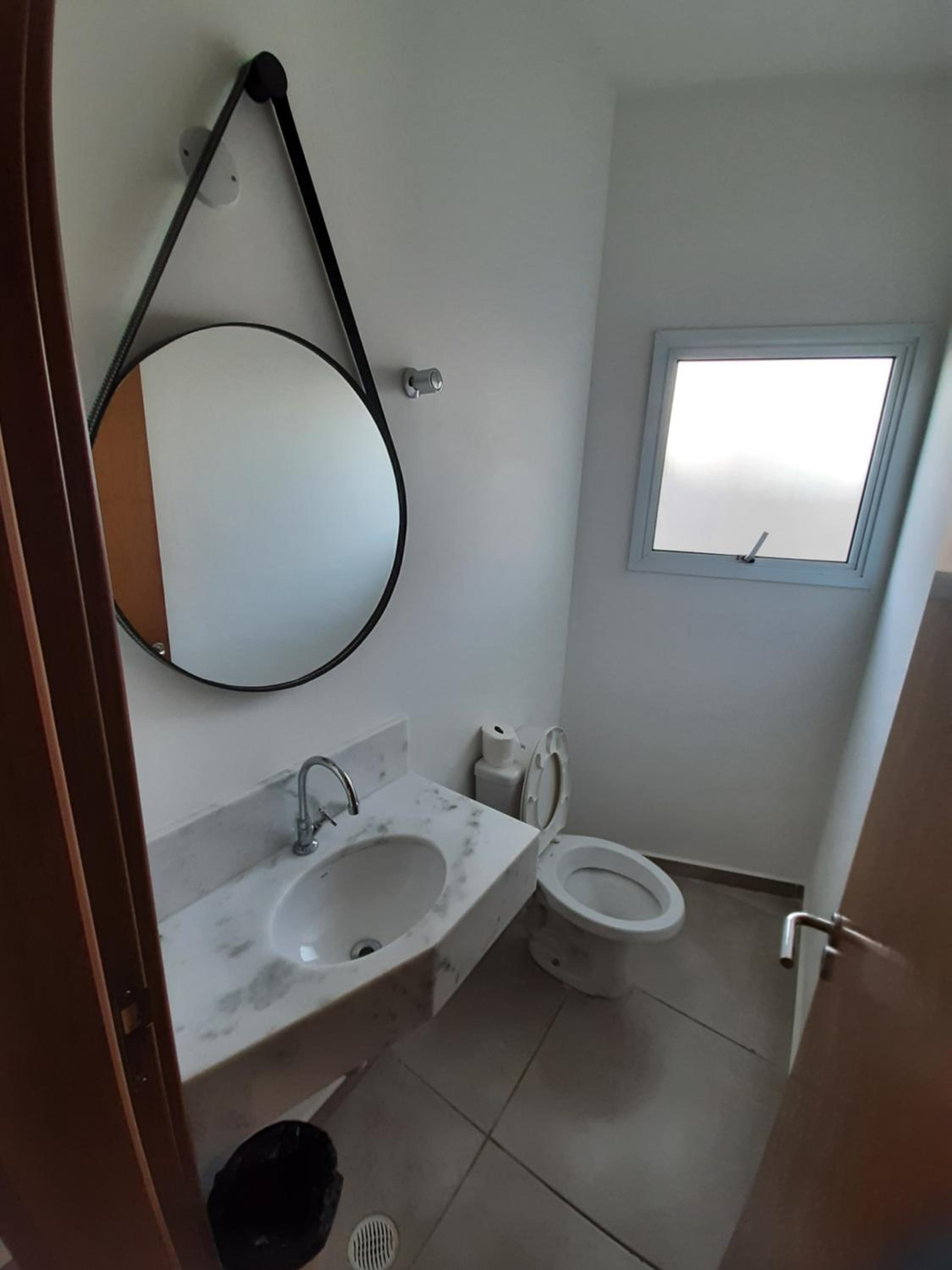 Sobrado frente ao SESC, WIFI 300MB, 2 vagas auto, cozinha, churrasqueira, moderno e reformado