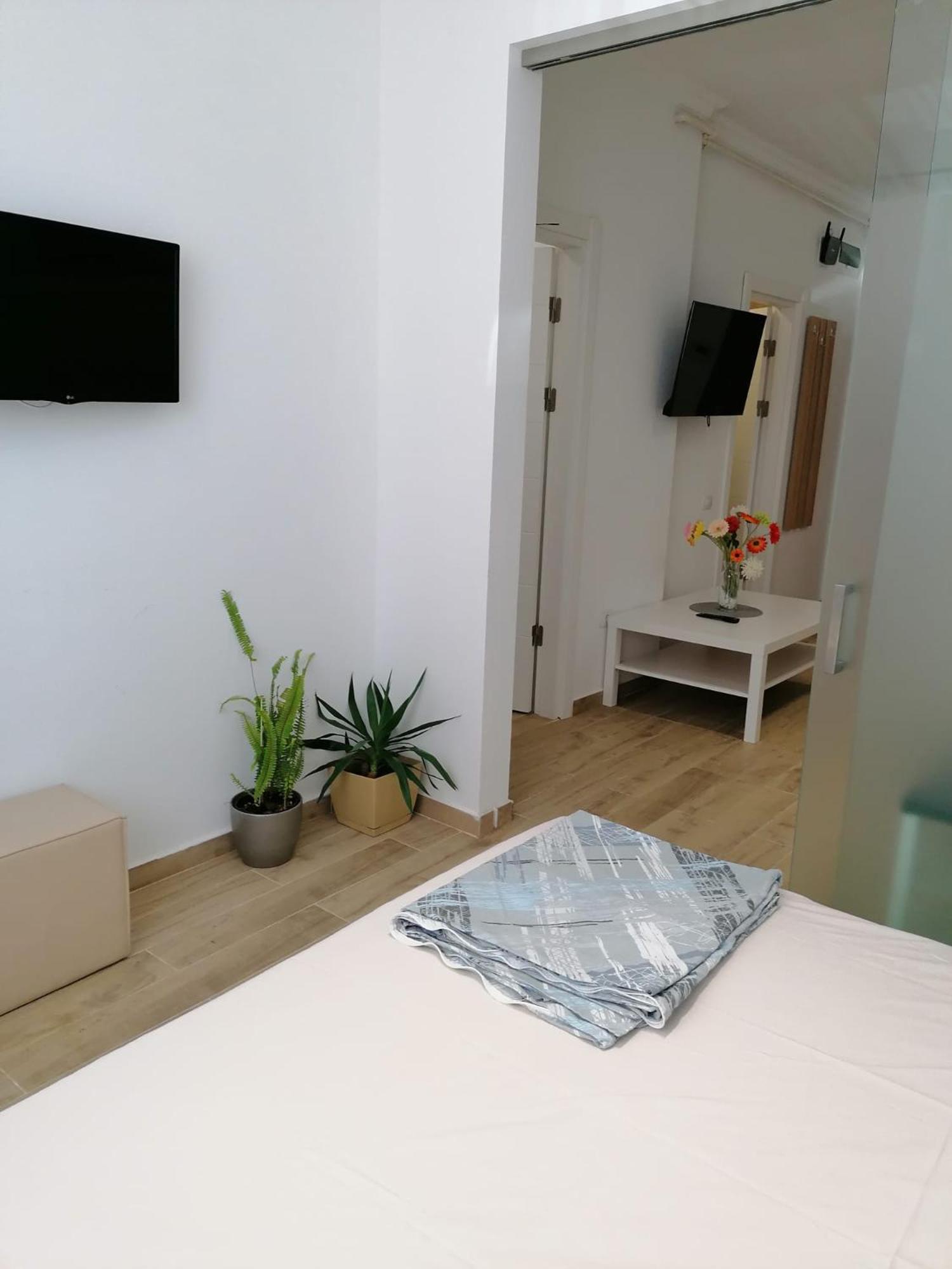 Mamaia Studio by the Lake view 5