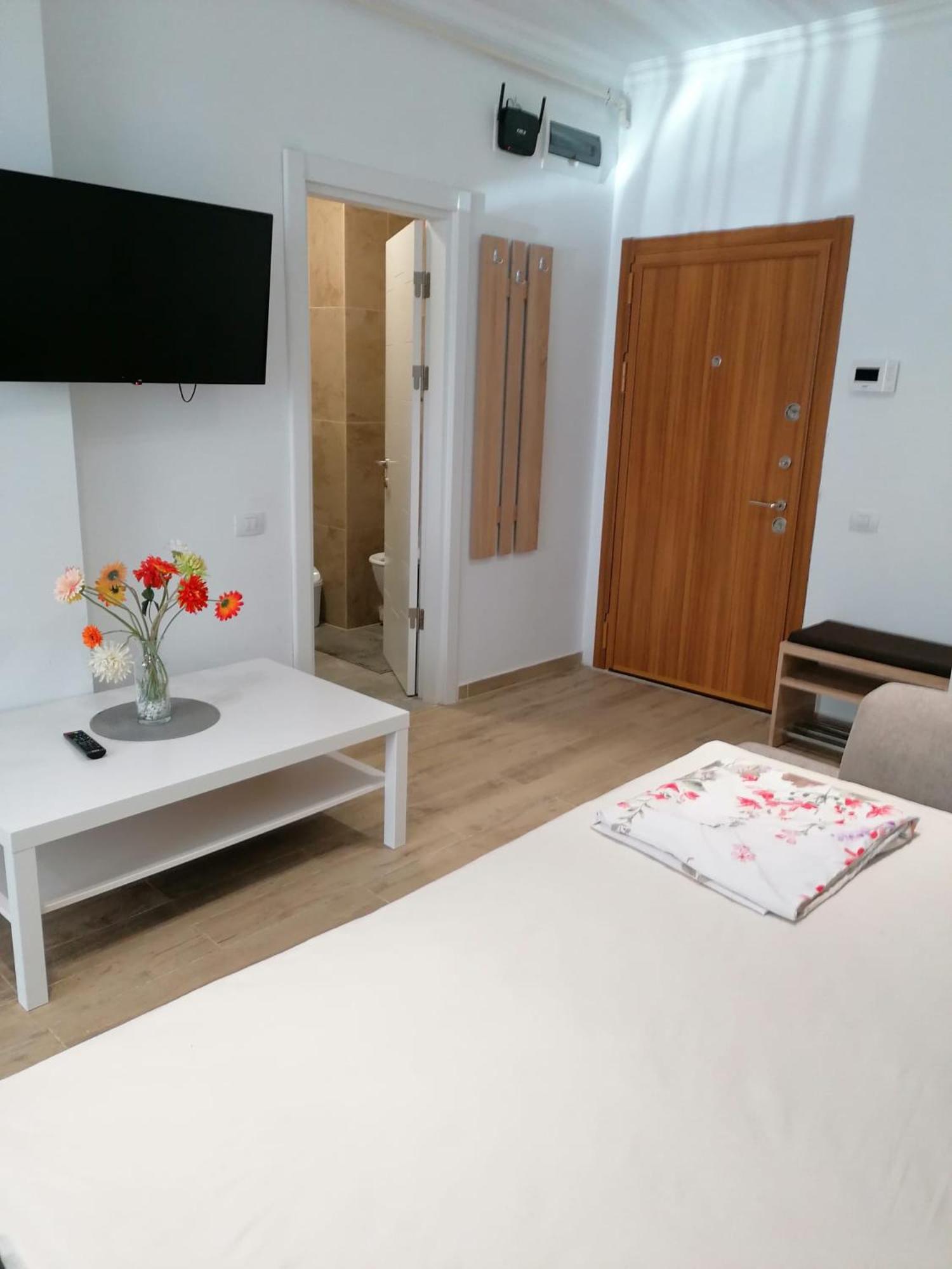 Mamaia Studio by the Lake view 2