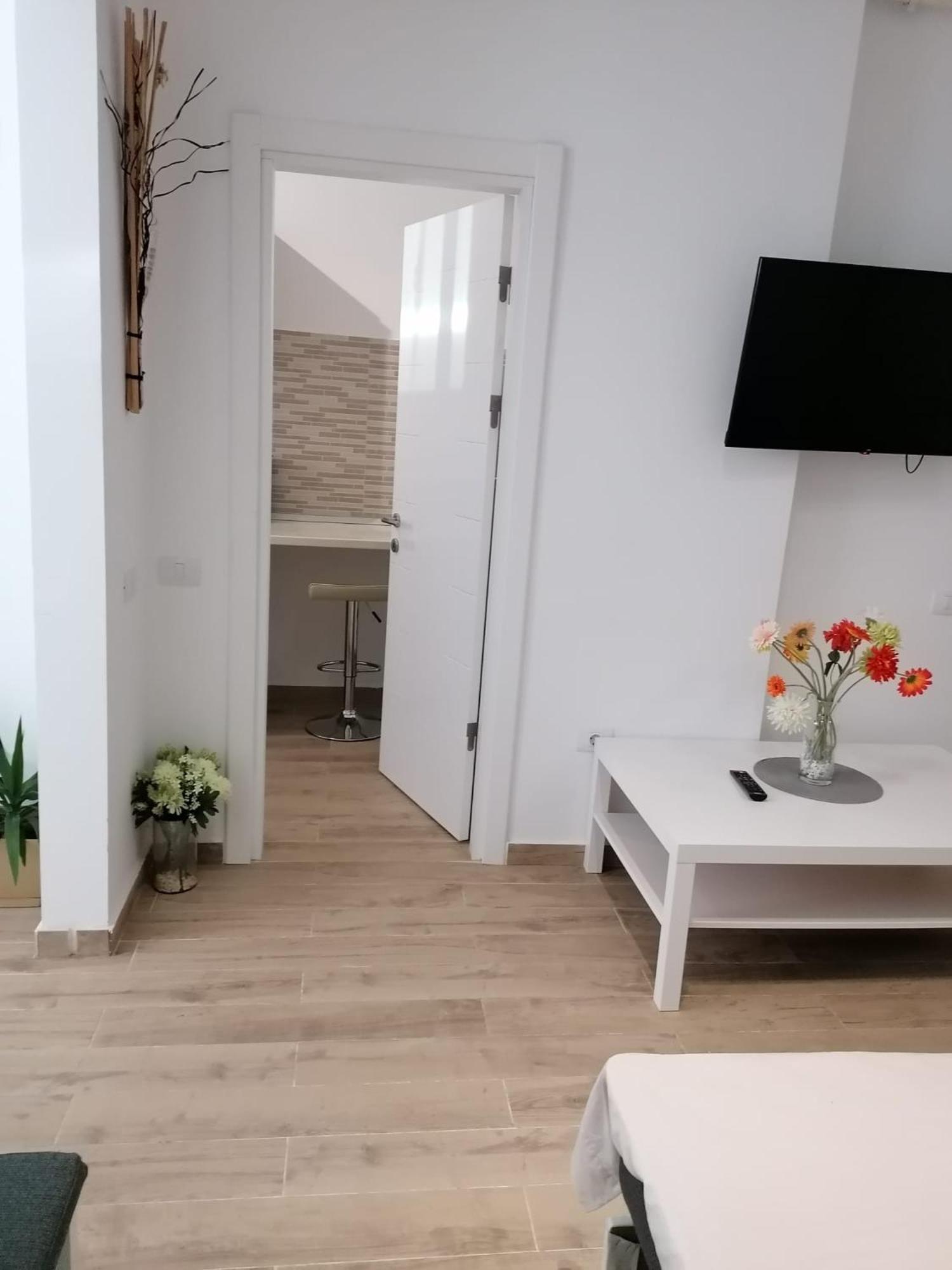 Mamaia Studio by the Lake view 4