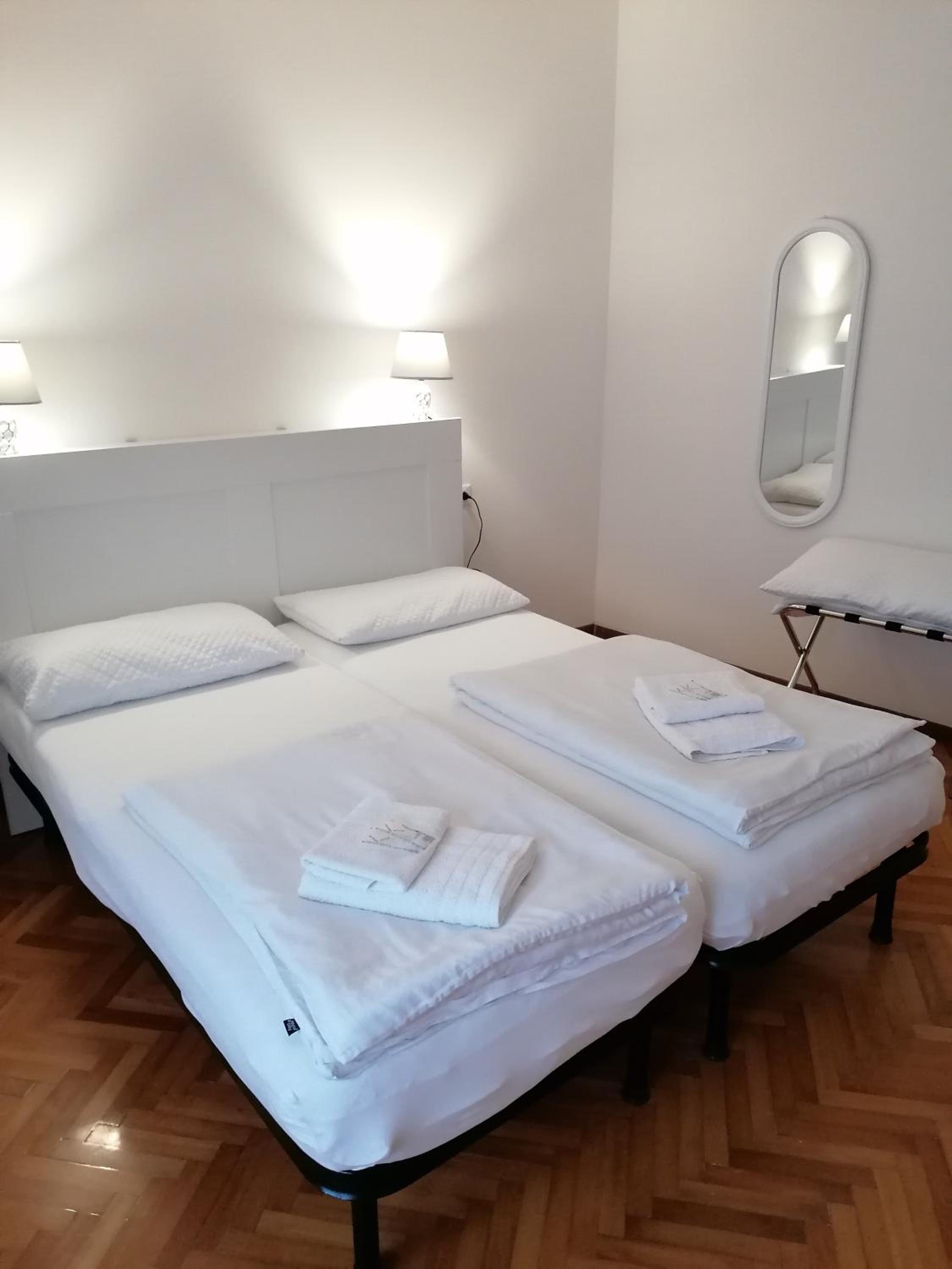 B&B RINGAT en Mori — hotel room