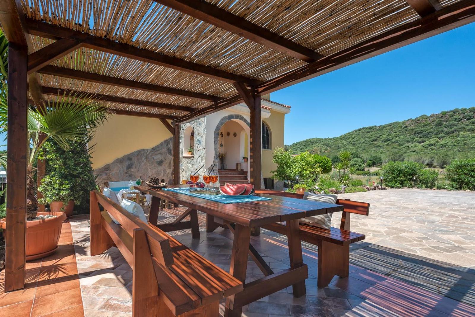 Villa Saige , piscina con idromassaggio view 5