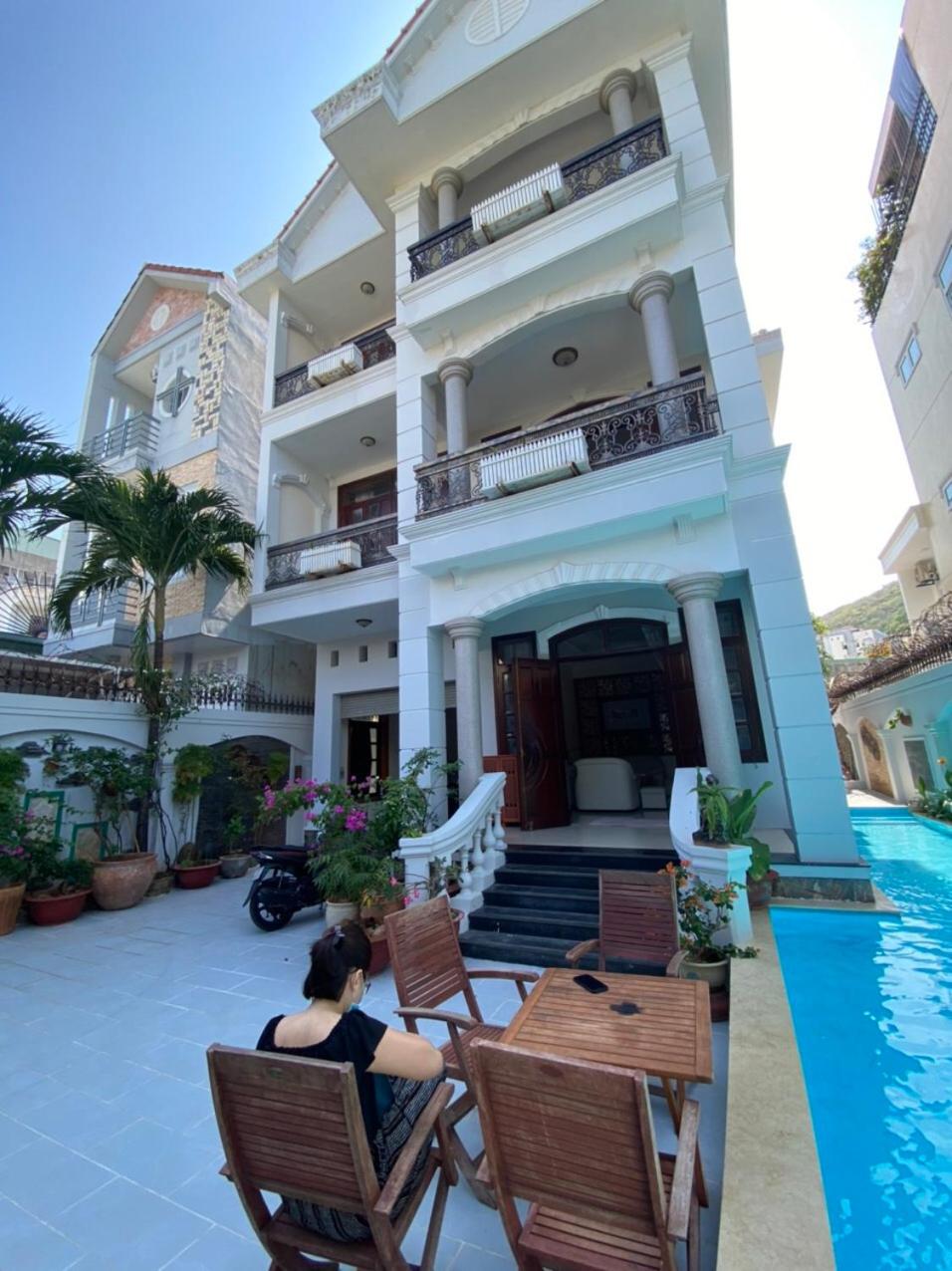 Villa 05 Lạc Long Quân view 3