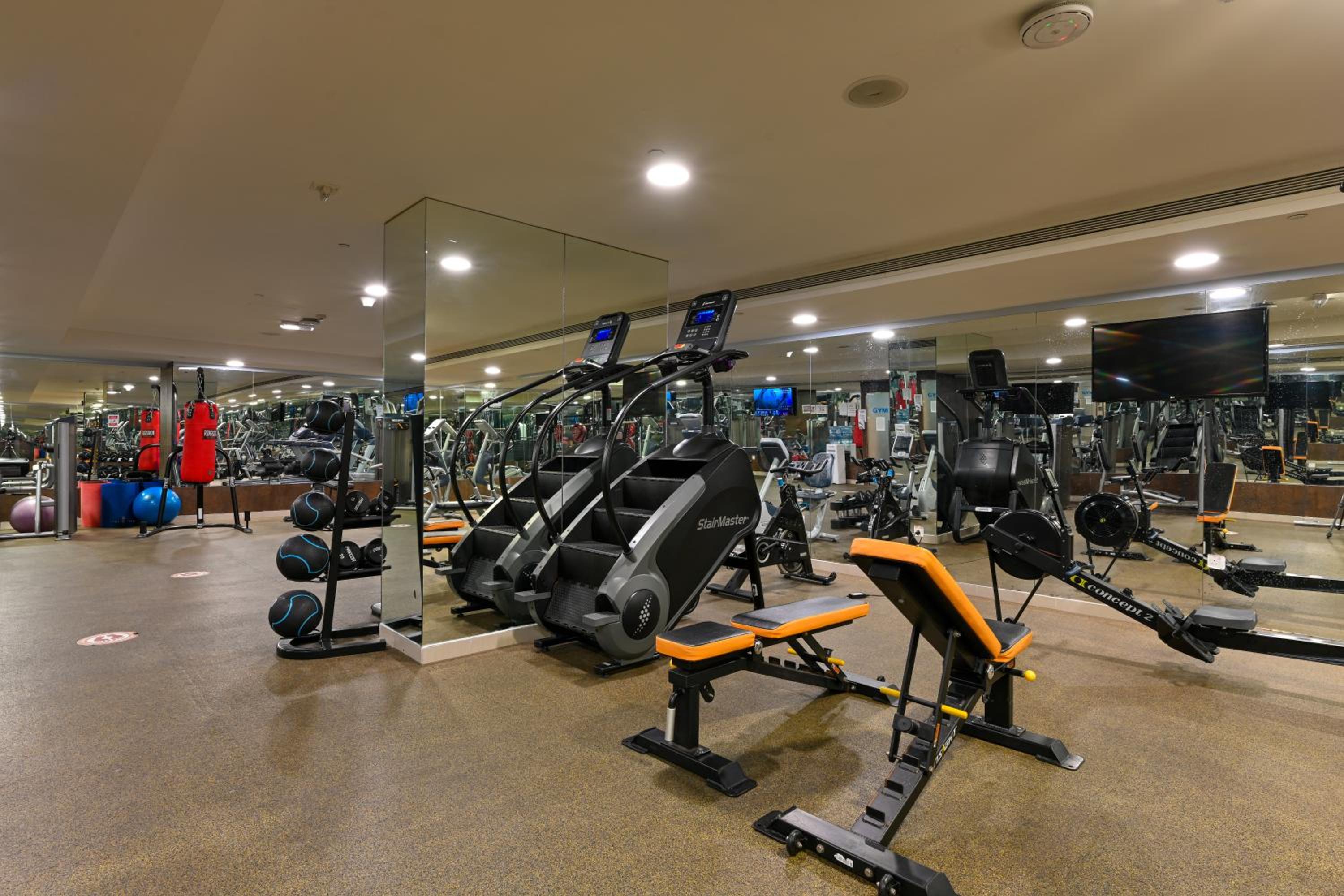 Al Mansour Suites Hotel