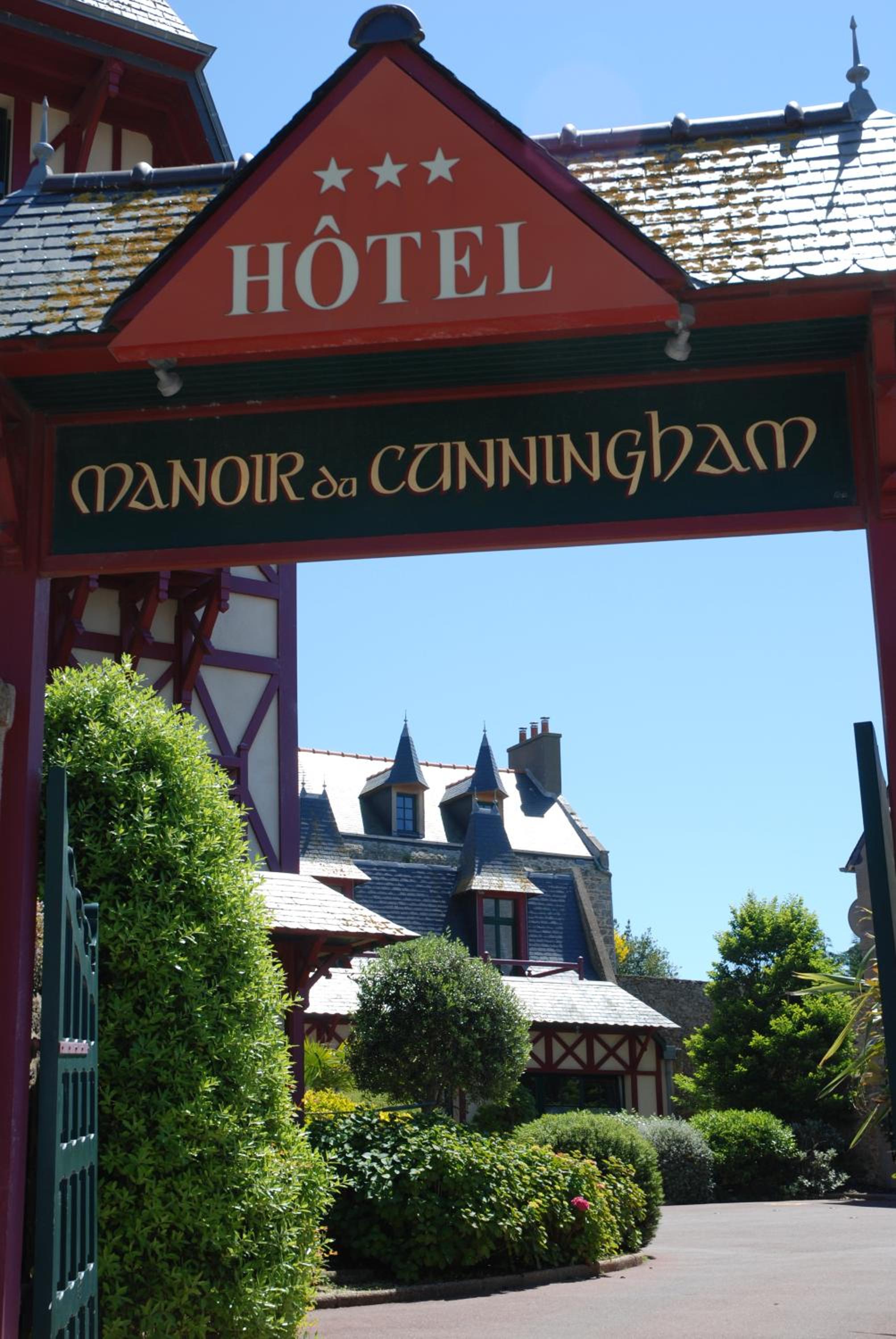 Hotel Manoir Du Cunningham - Image 1
