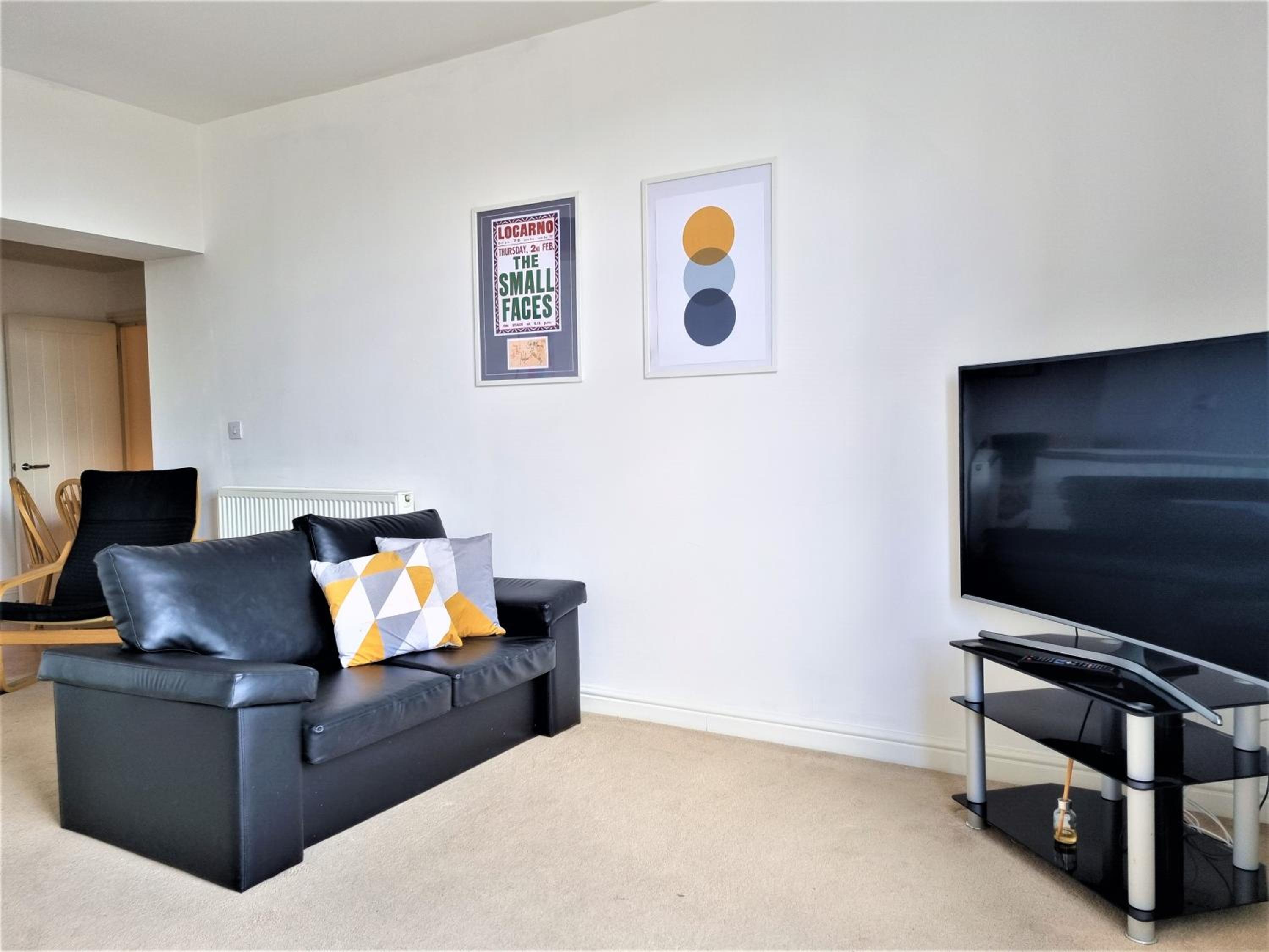 Central Apartments - Spacious 2 Beds view 5