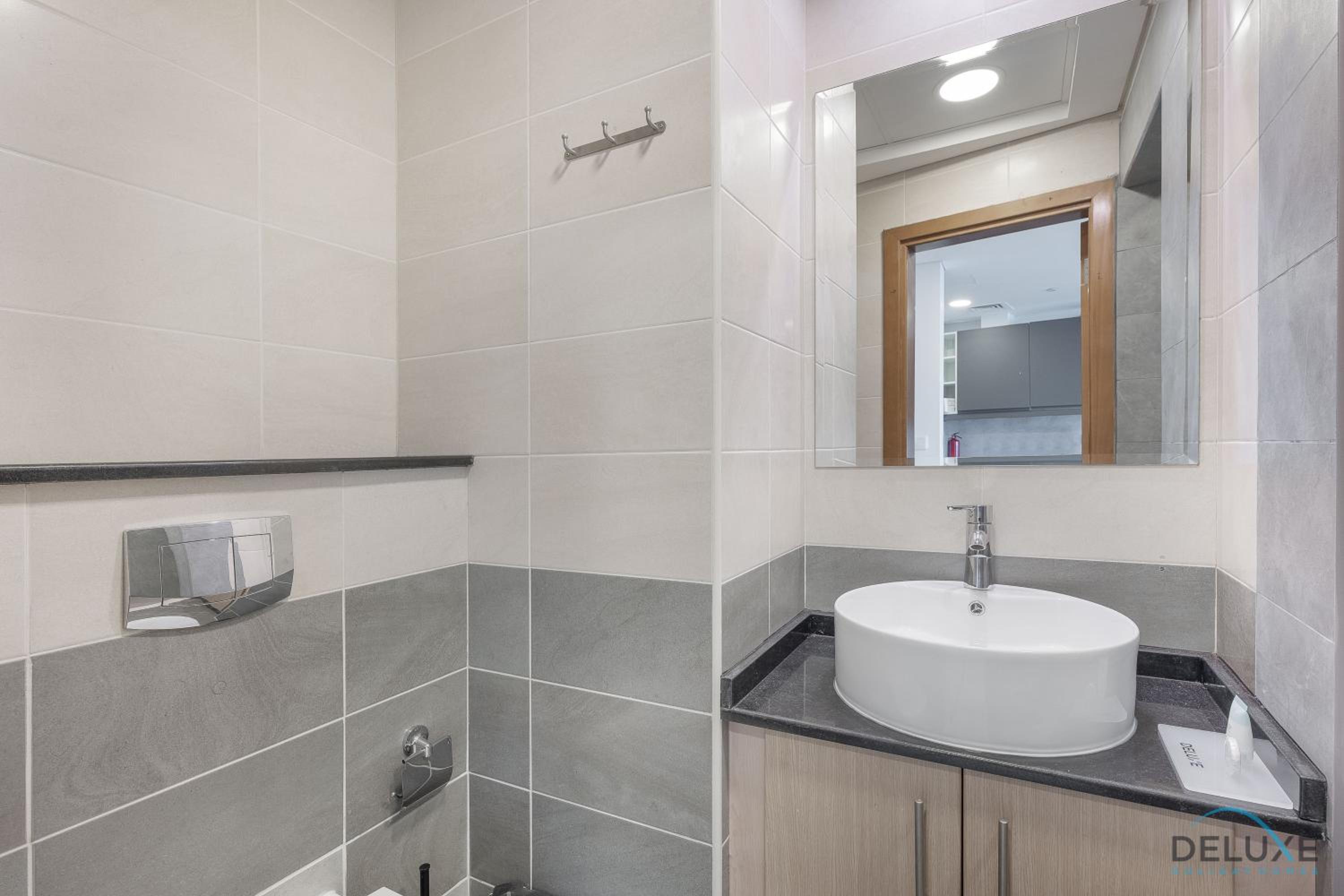 Scenic 1BR at Ocean Heights Dubai Marina by Deluxe Holiday Homes