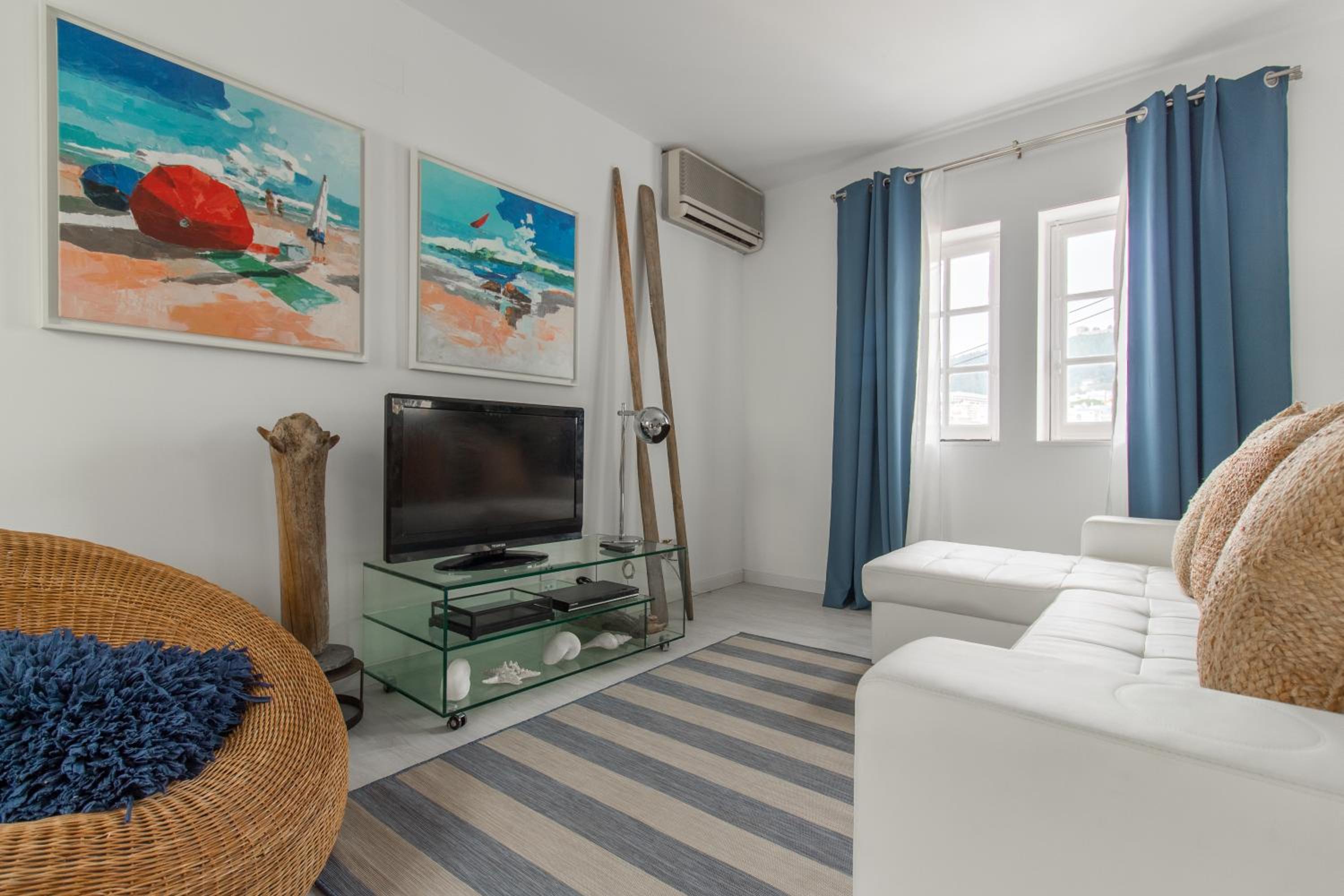 Beach and Mountain Apartment Lisboa / Sesimbra view 3