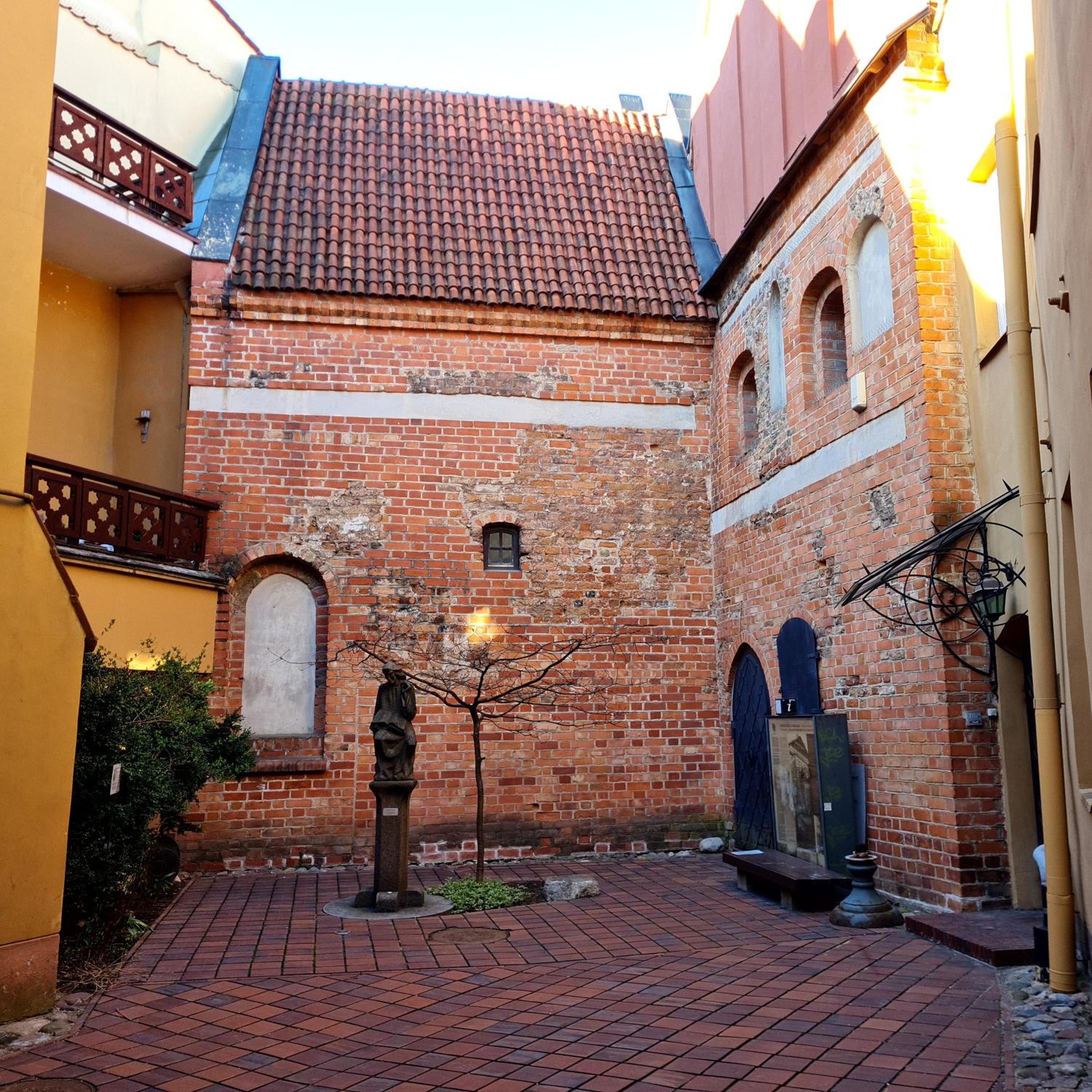 Photo 10