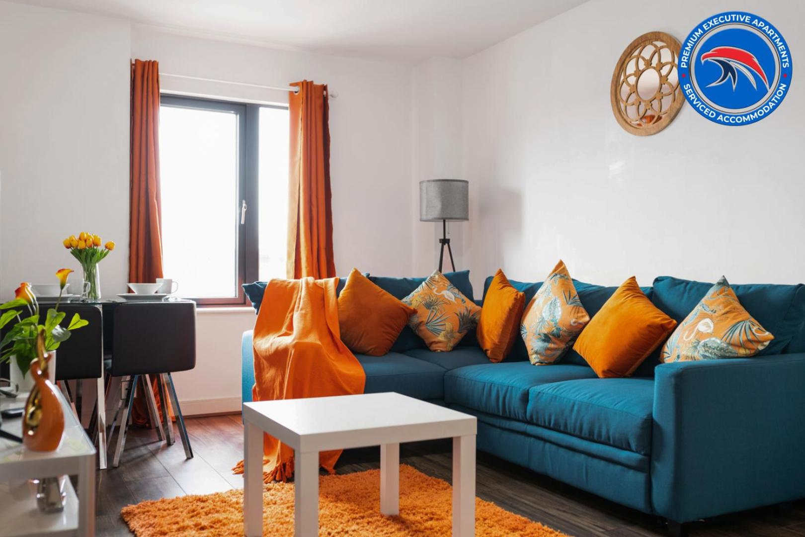 Prime Location, King Bed & Sofa, Business & Family view 4