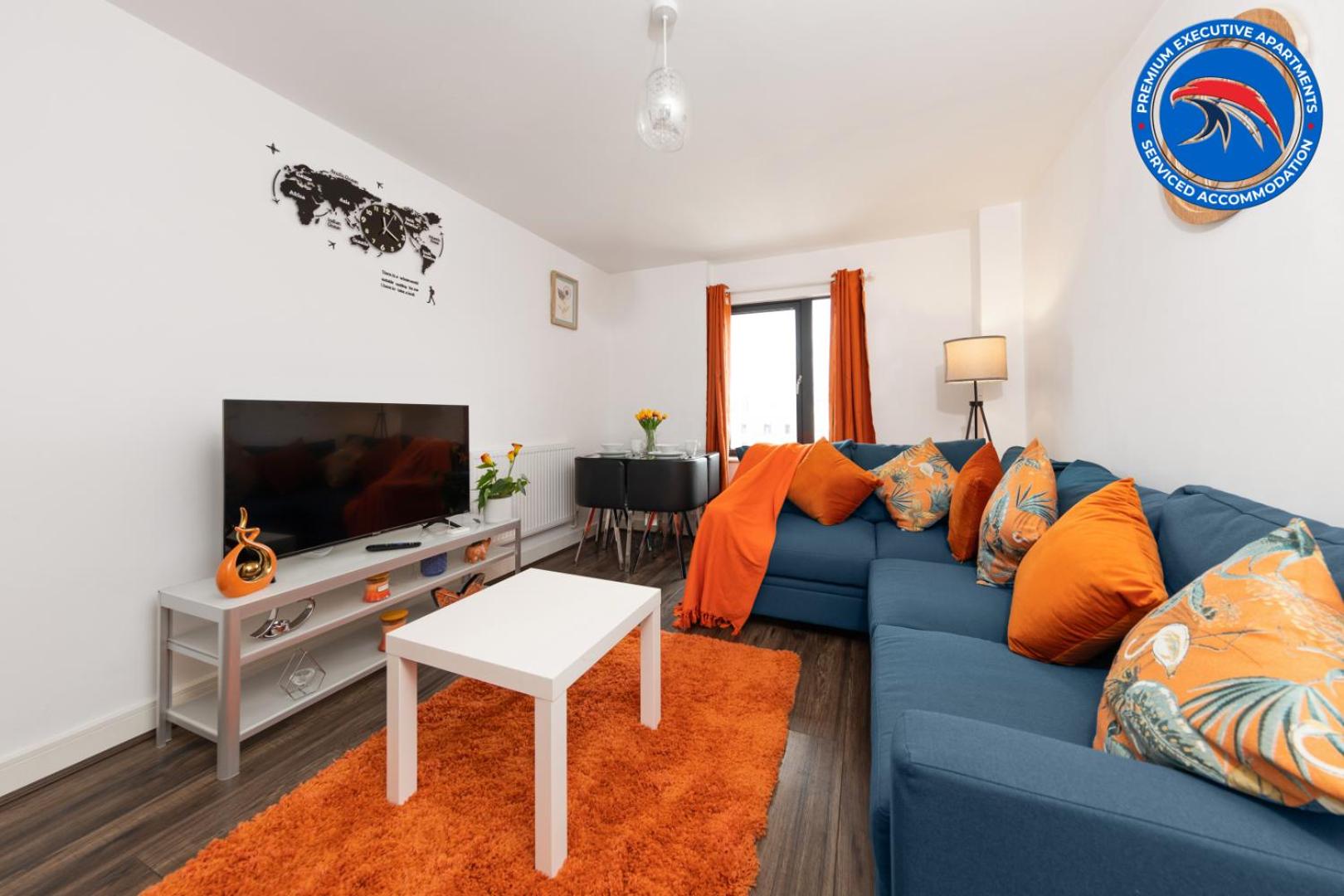 Prime Location, King Bed & Sofa, Business & Family view 5