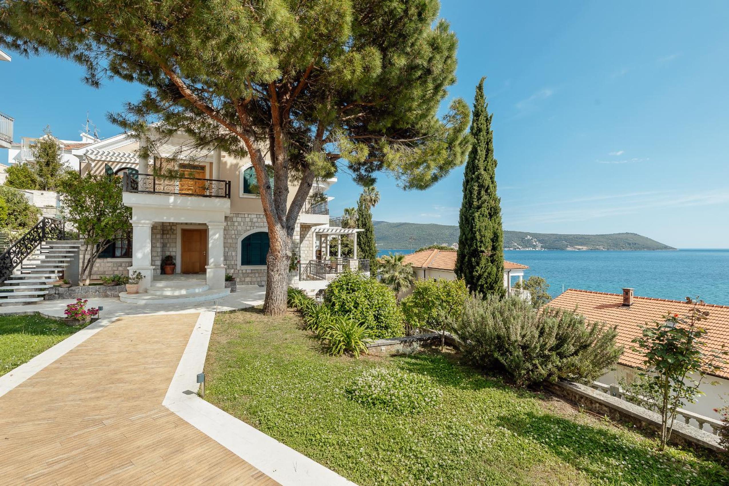 Hotel Apartmani Divna - Image 1