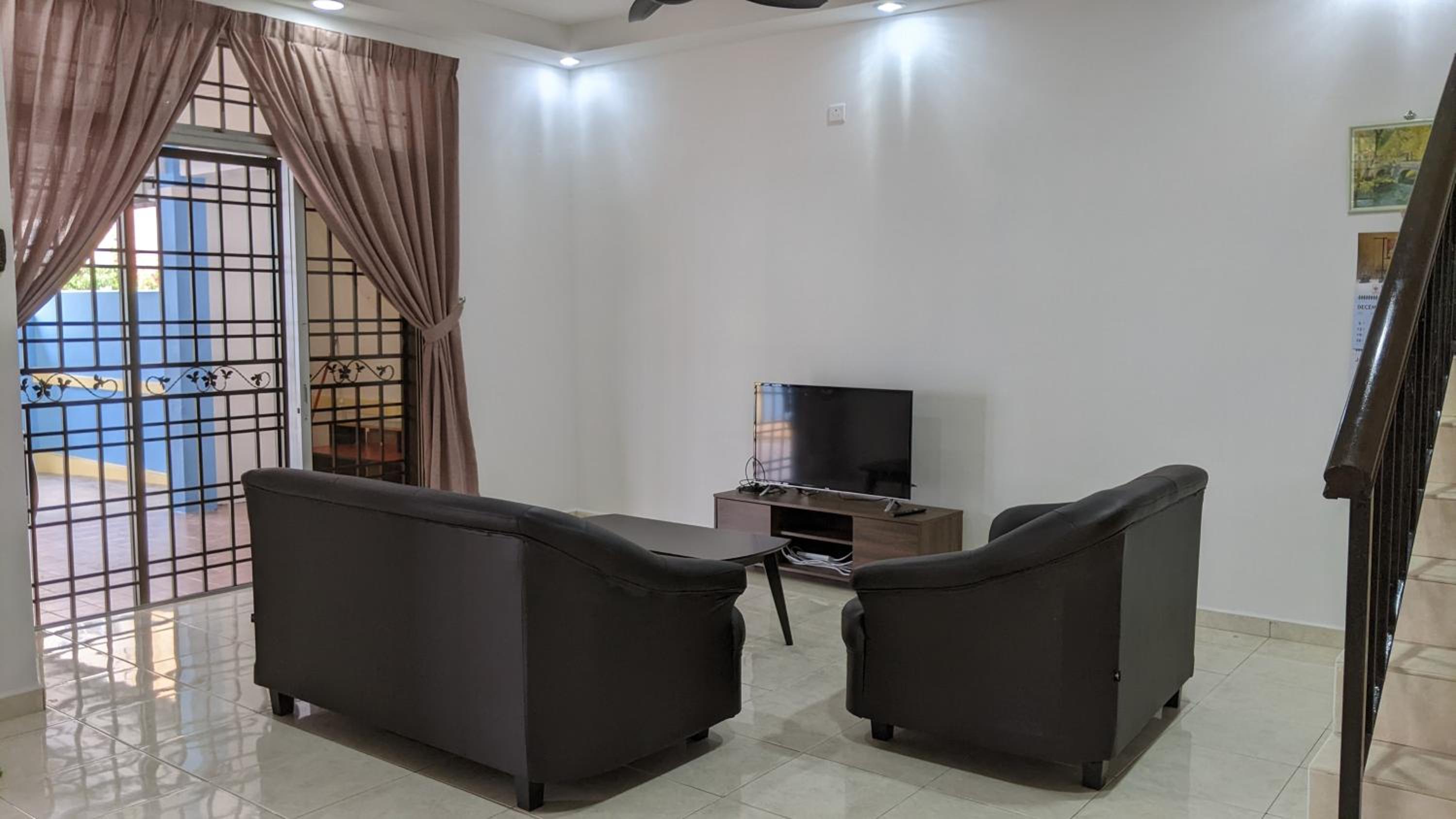 Johor Bahru 6 Bedrooms Corner House: Big & Comfort