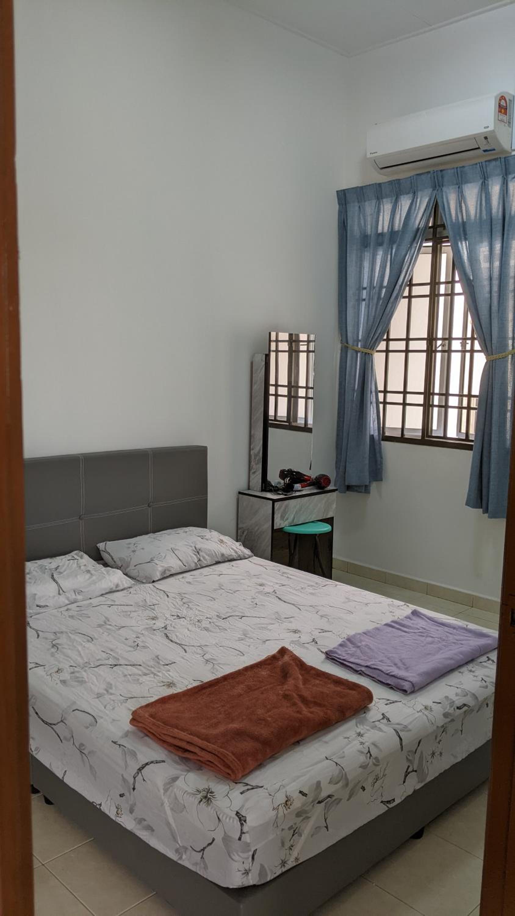 Johor Bahru 6 Bedrooms Corner House: Big & Comfort