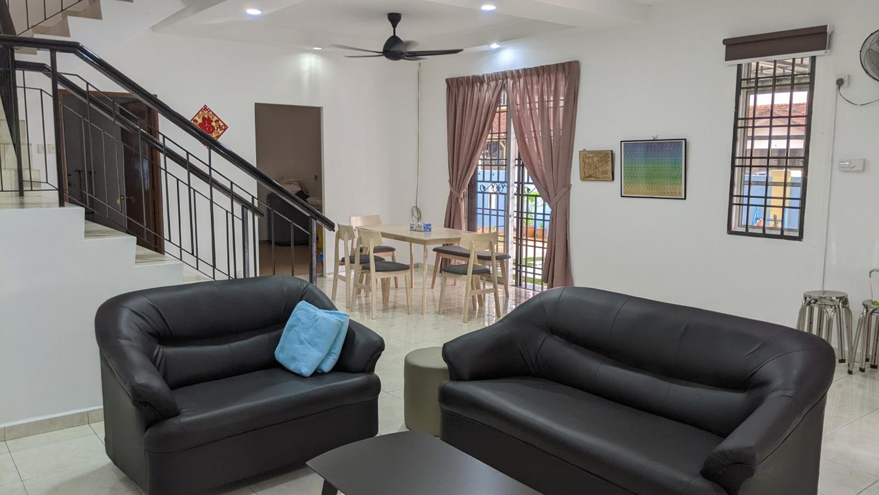Johor Bahru 6 Bedrooms Corner House: Big & Comfort
