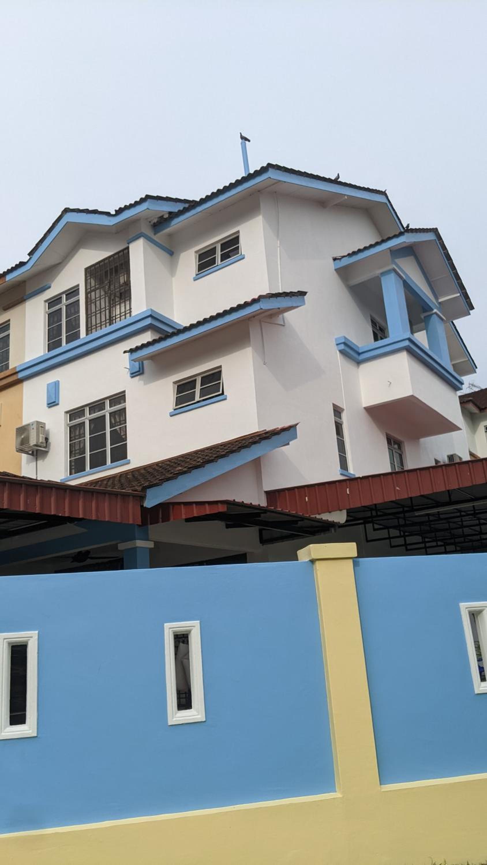 Johor Bahru 6 Bedrooms Corner House: Big & Comfort
