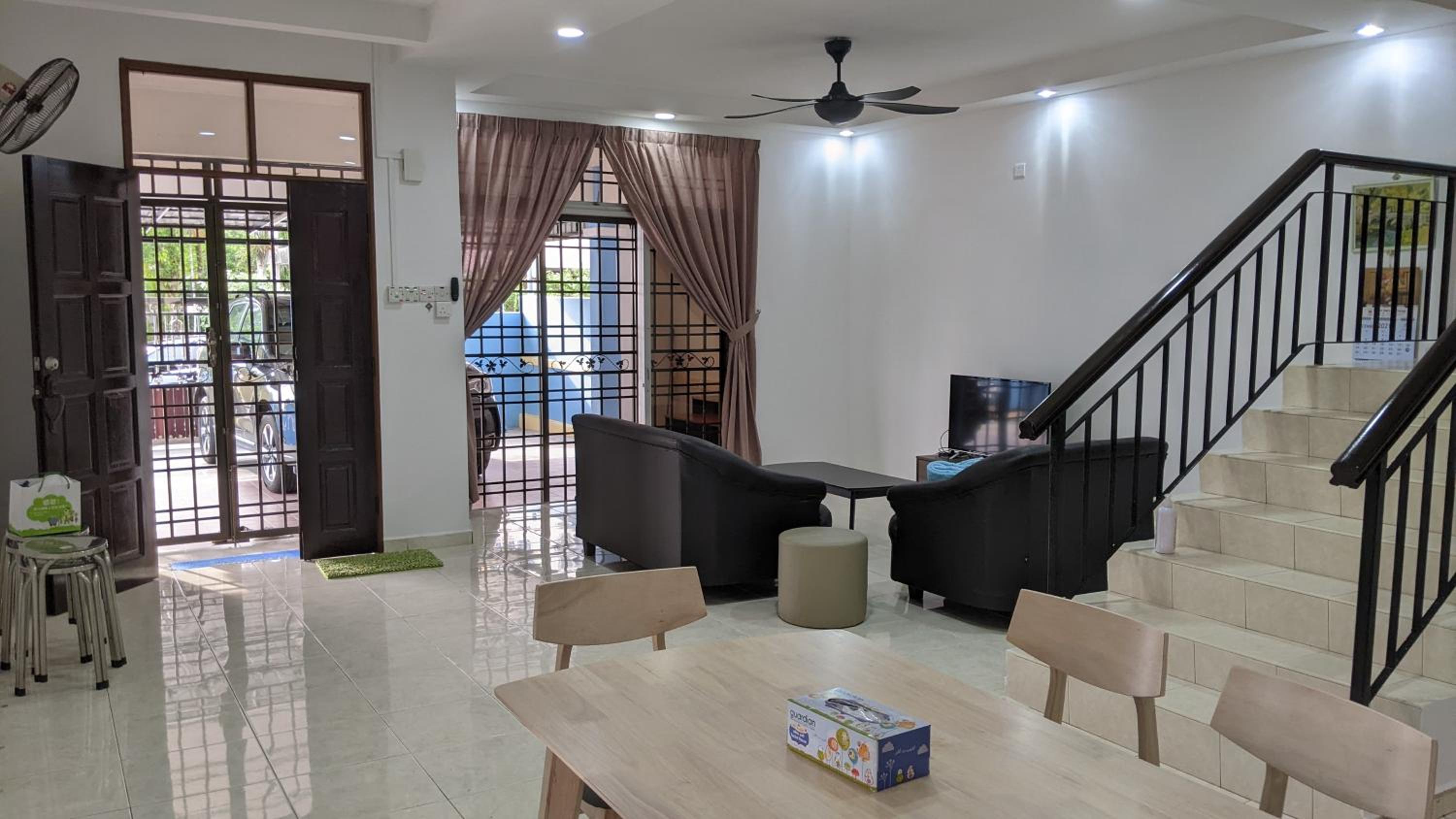 Johor Bahru 6 Bedrooms Corner House: Big & Comfort