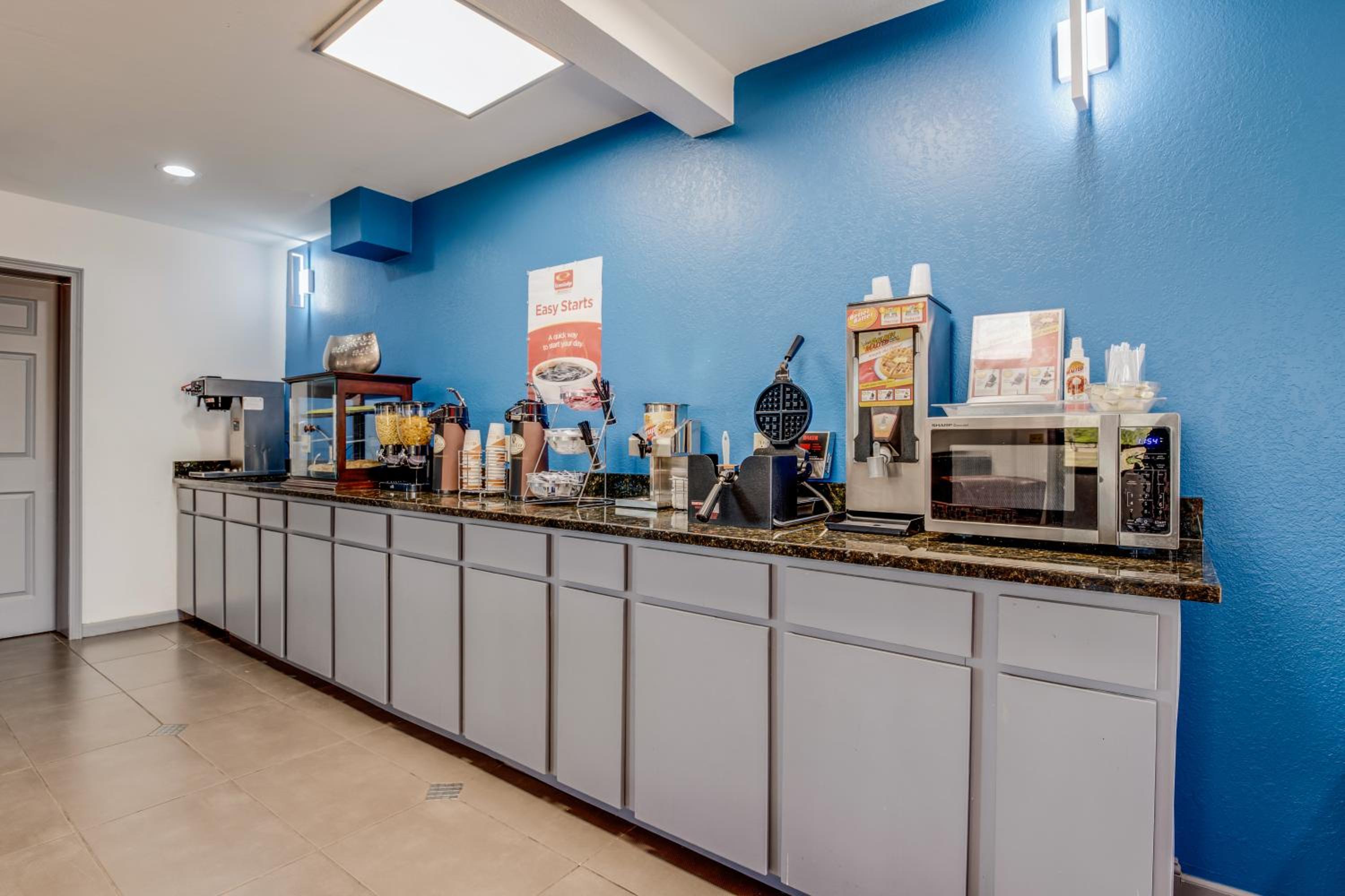 Econo Lodge Inn & Suites Enid South
